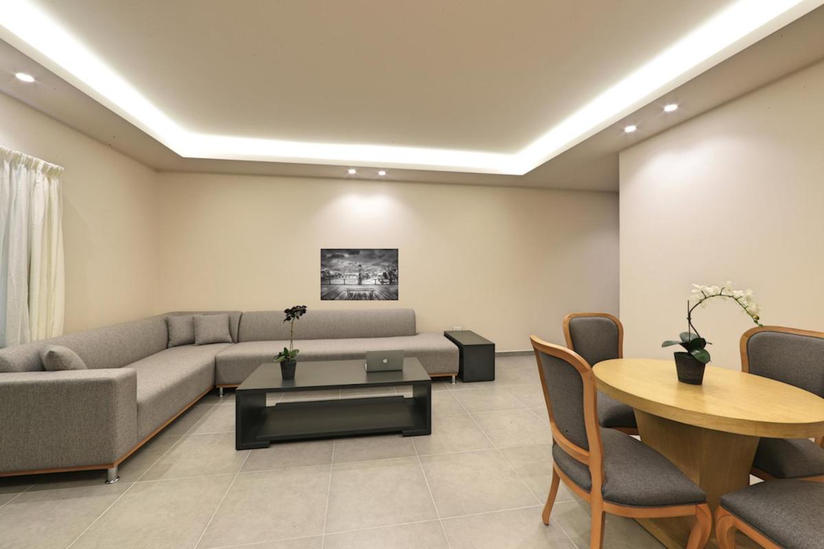 Deluxe Apartment photo 2