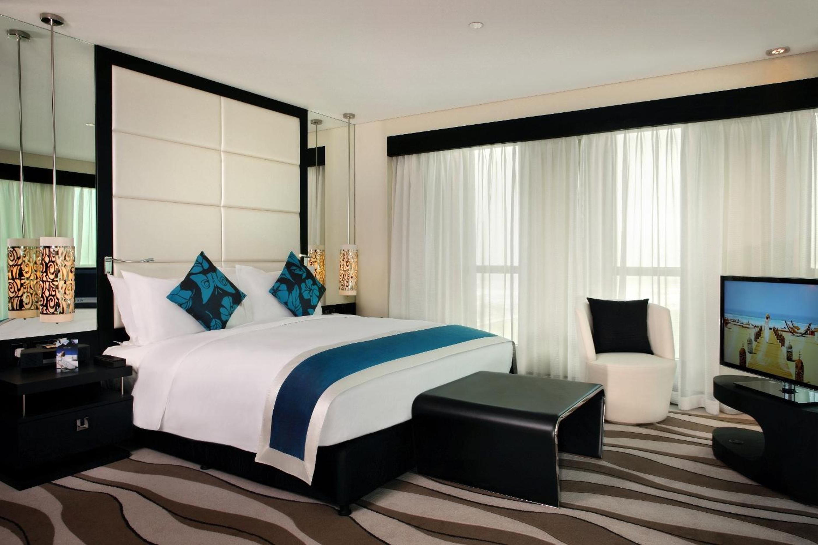 Opera King Suite with Club Millésime Access and Sea or City View photo 2