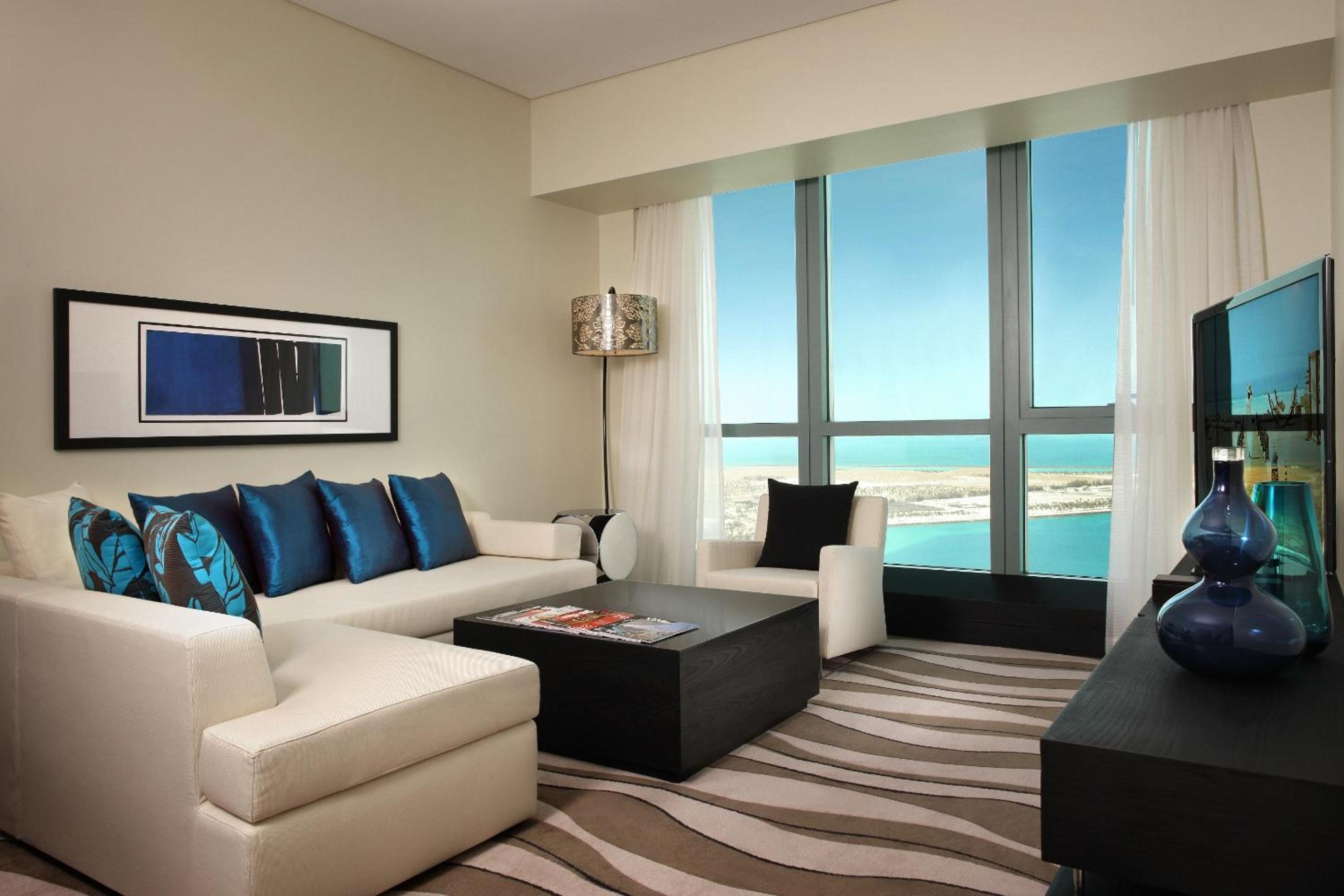 Opera King Suite with Club Millésime Access and Sea or City View photo 3