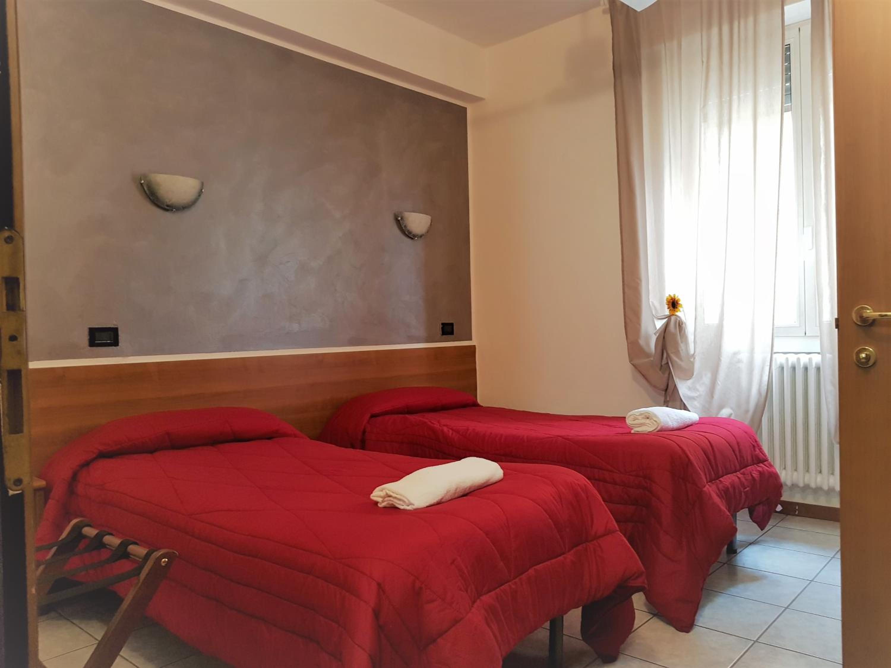 Twin Room - Photo 1