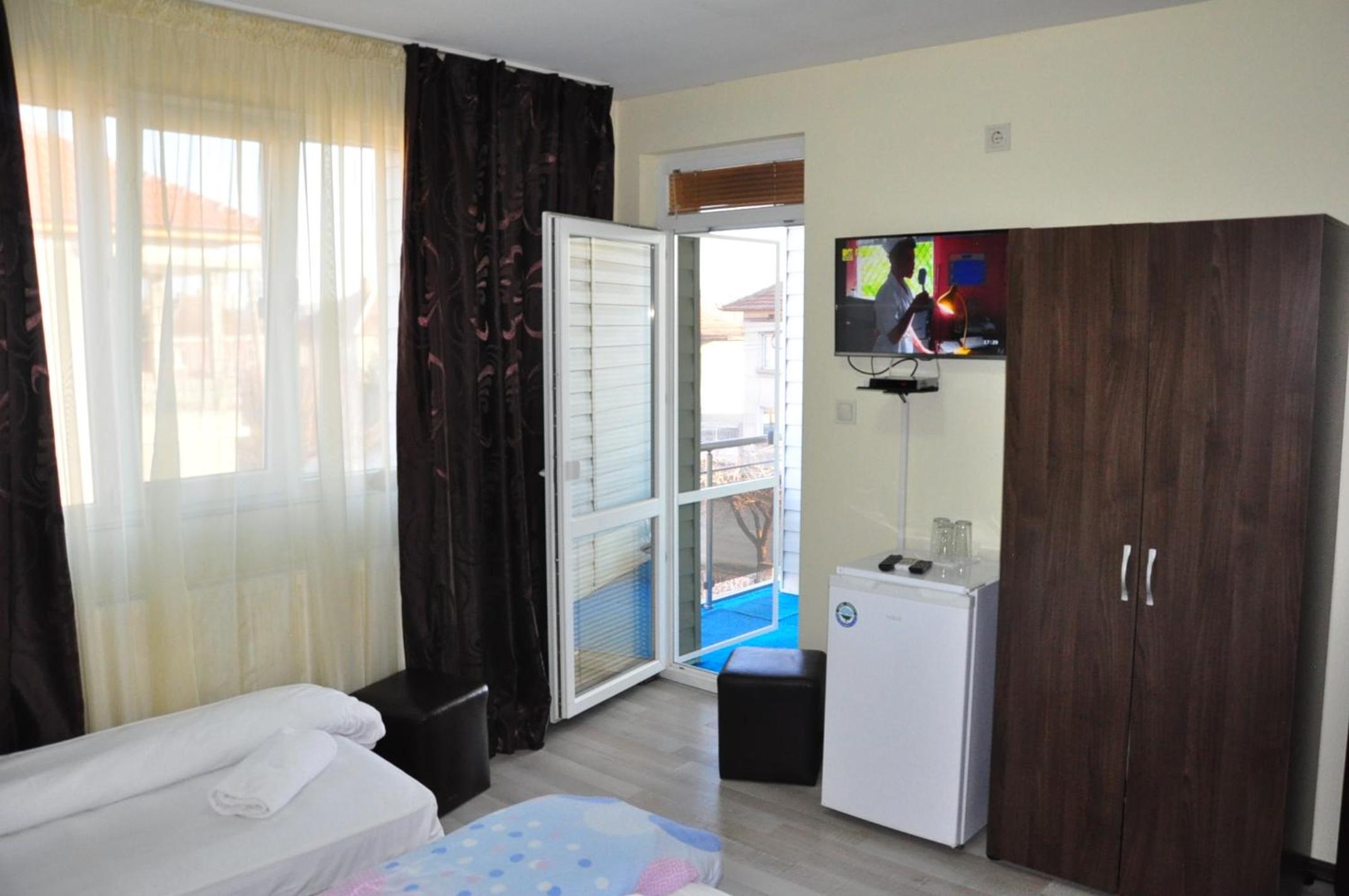 Family Room with Terrace photo 2