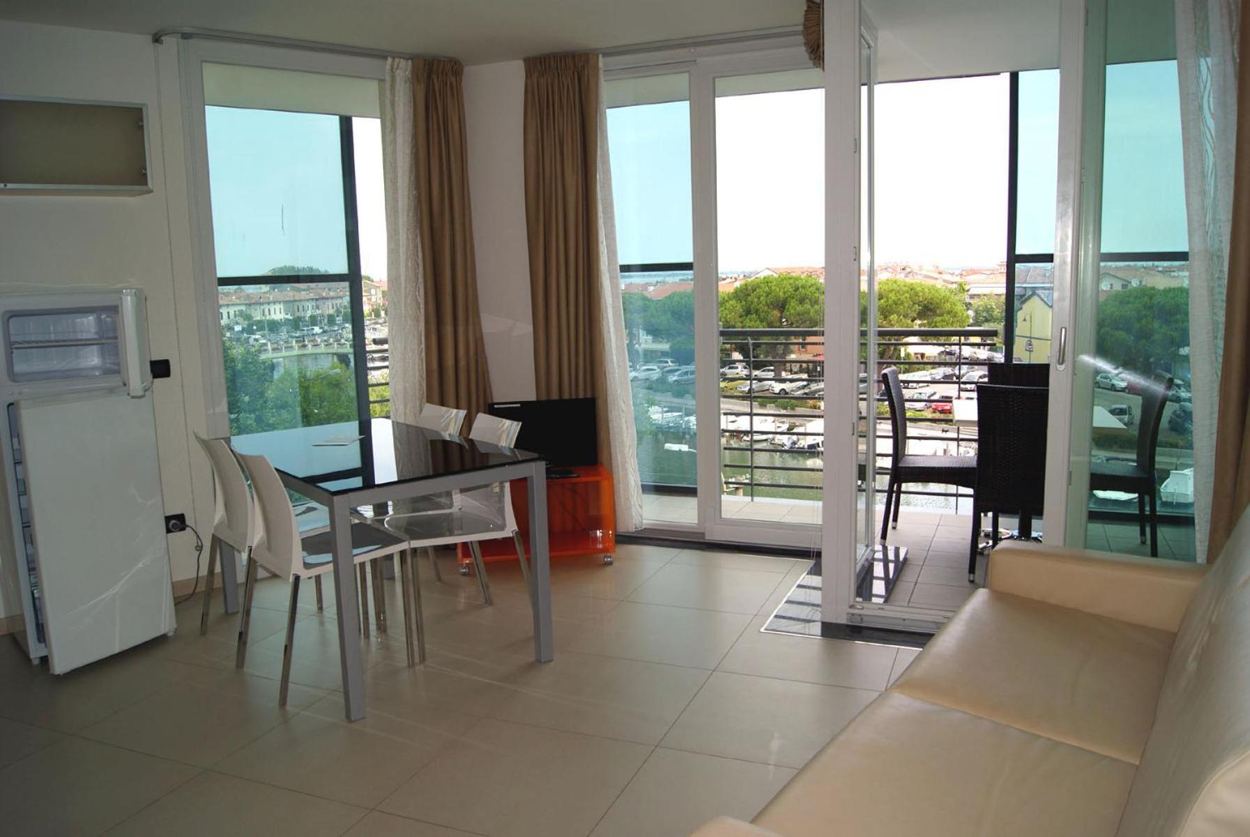 One-Bedroom Suite with Lagoon View photo 2