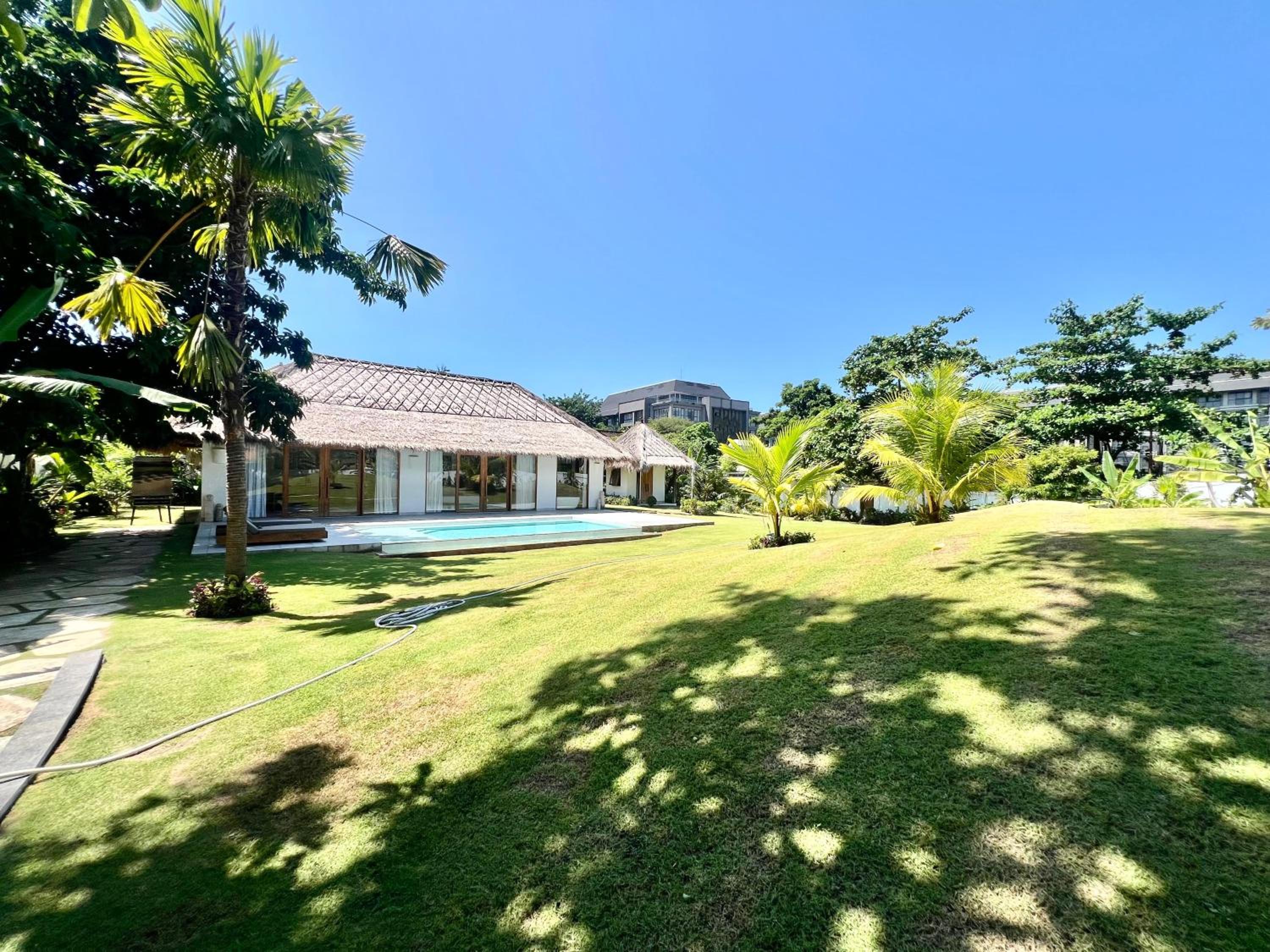 Villa photo 2