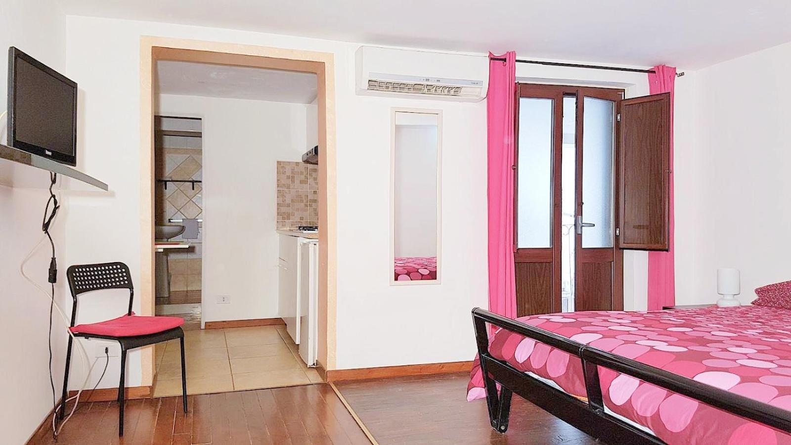 One-Bedroom House photo 1