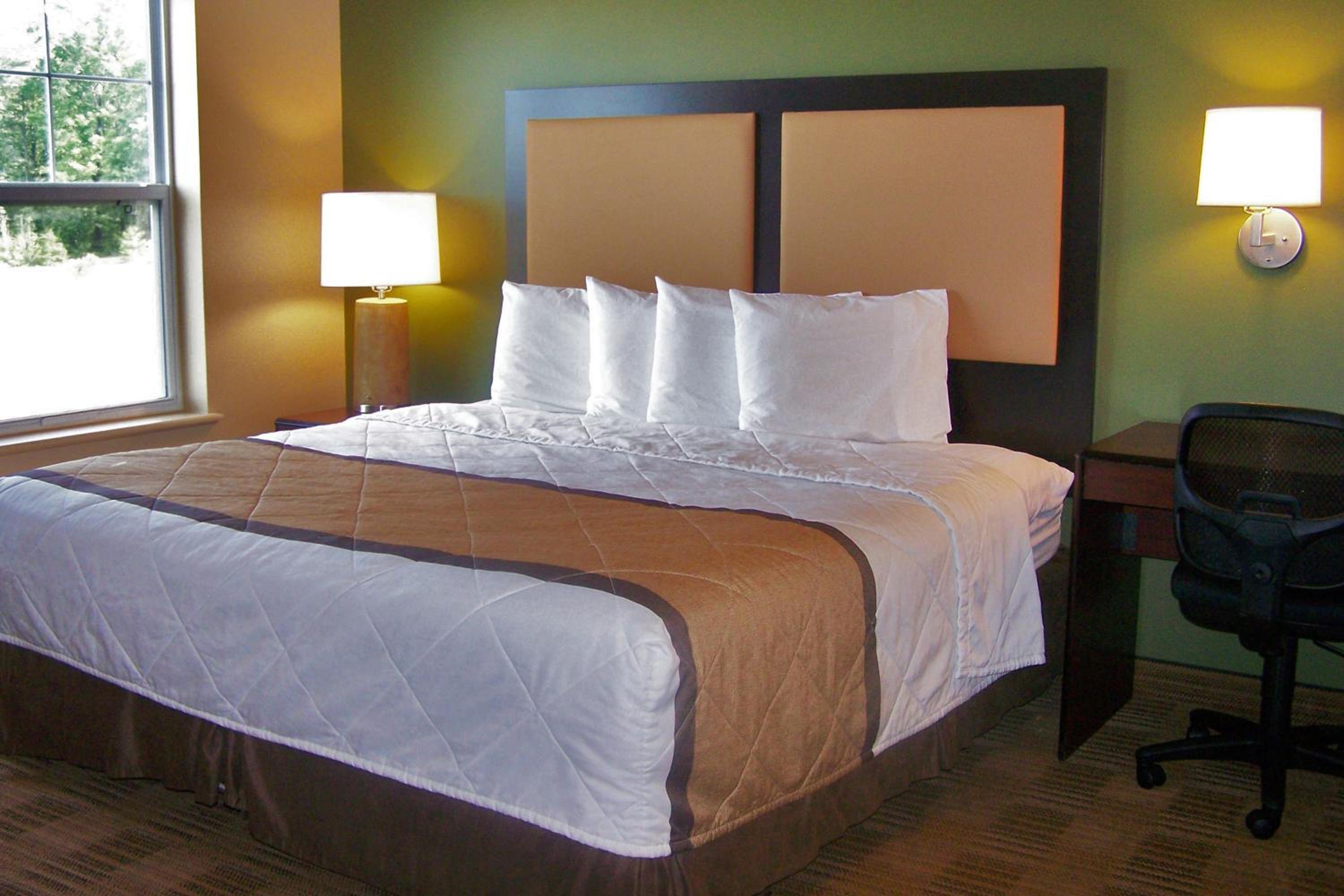 One Bedroom Suite - One King Bed Non-Smoking photo 1