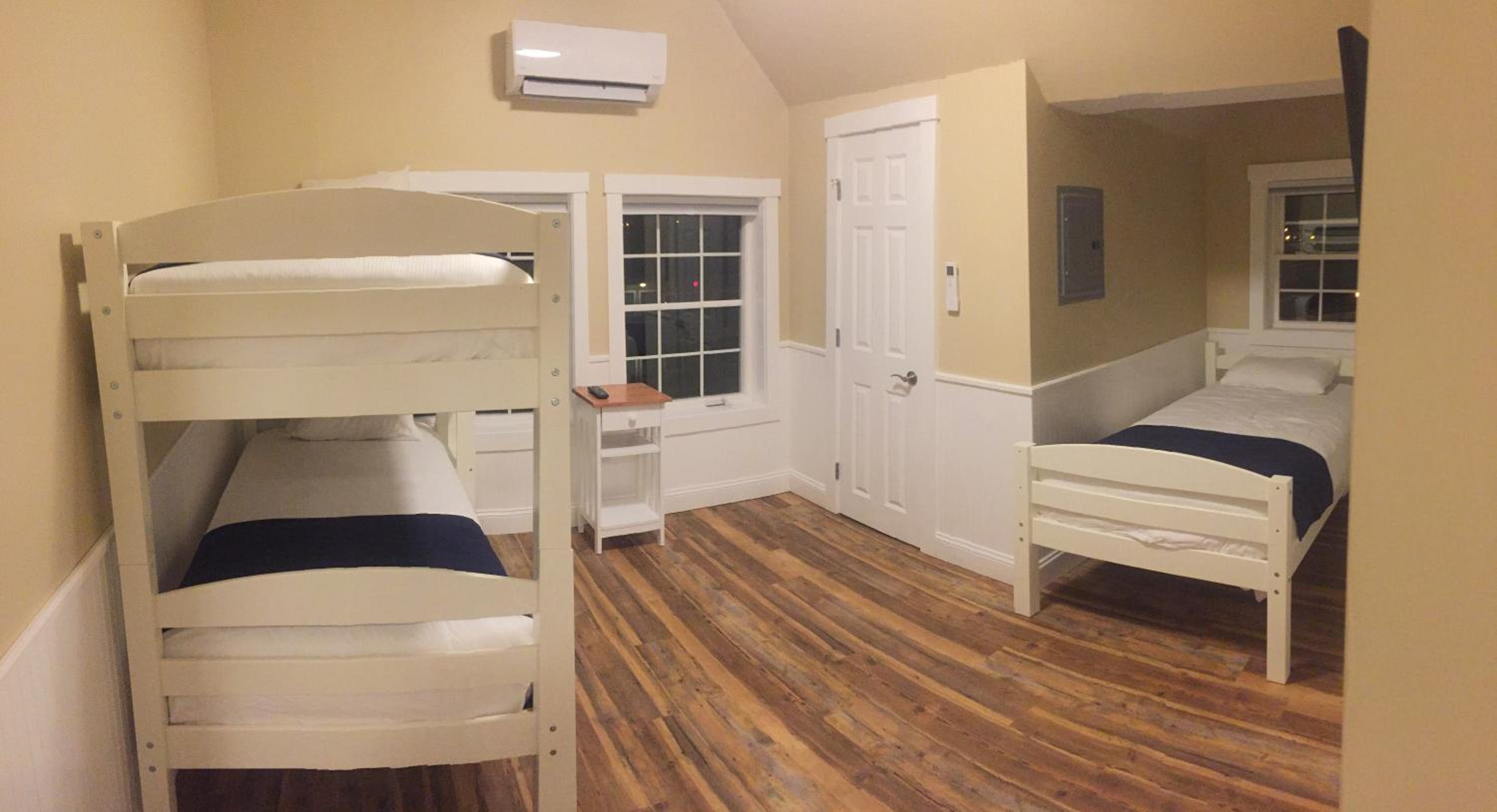 Family Room with Balcony photo 3