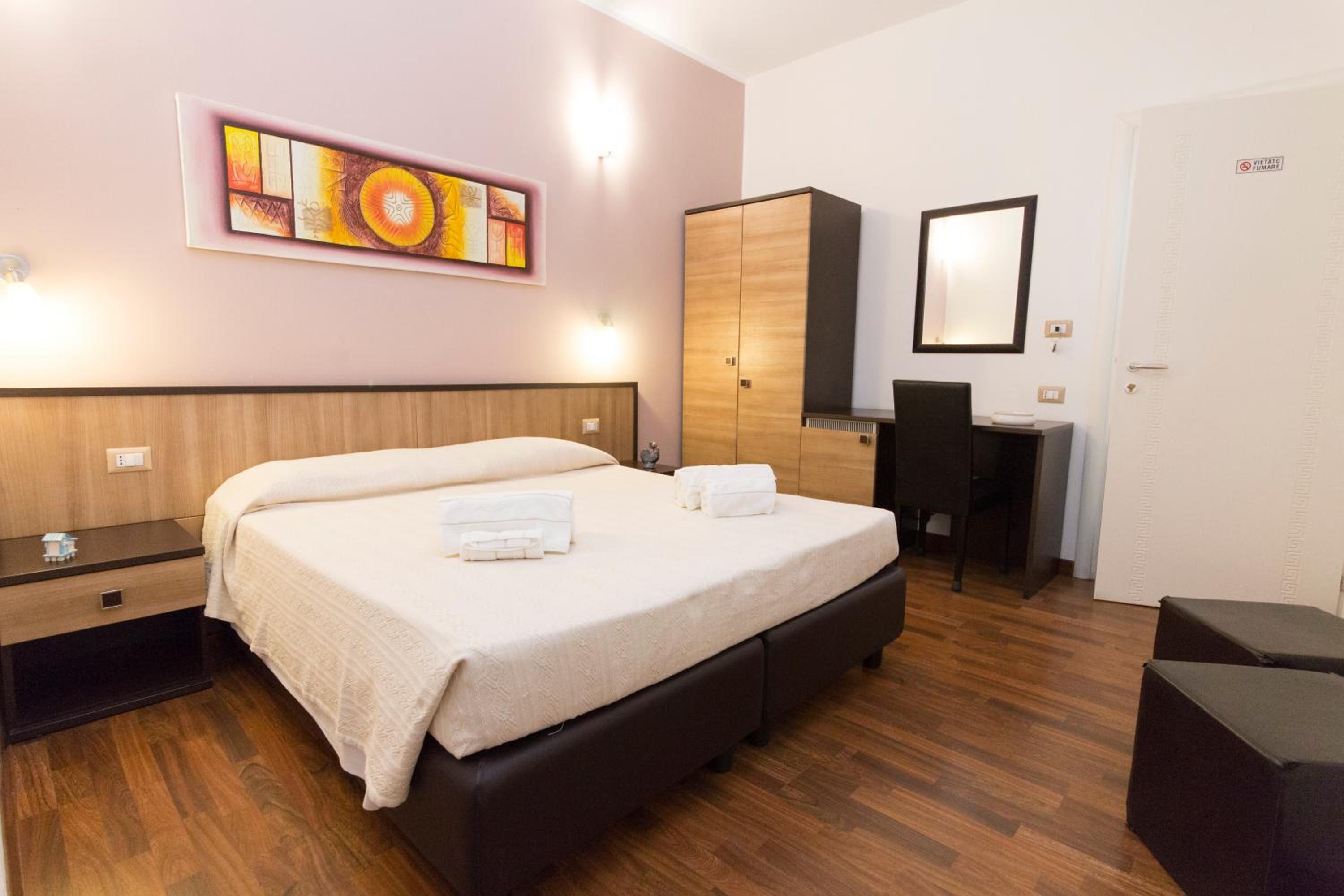 Double Room - Photo 11