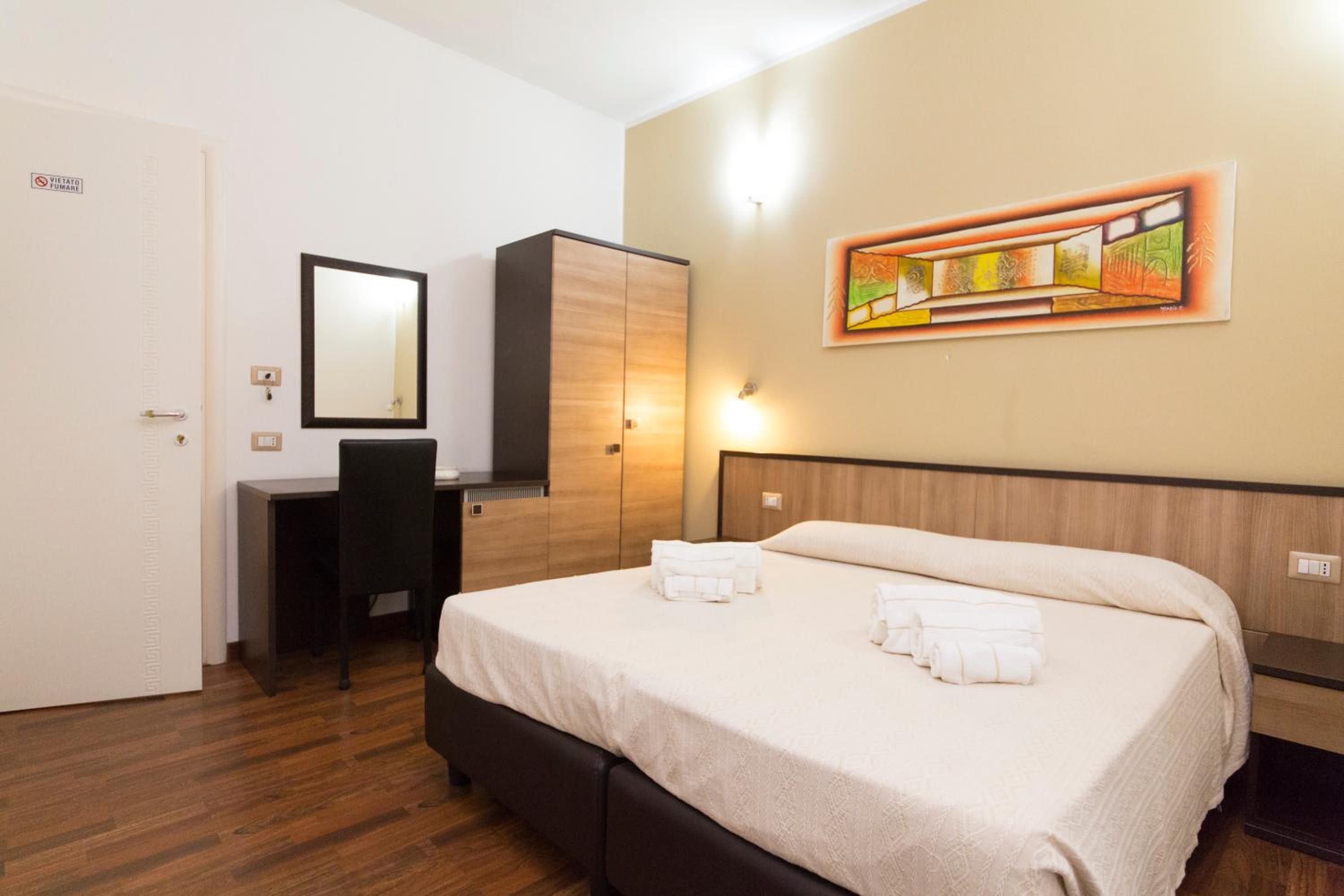 Double Room - Photo 2