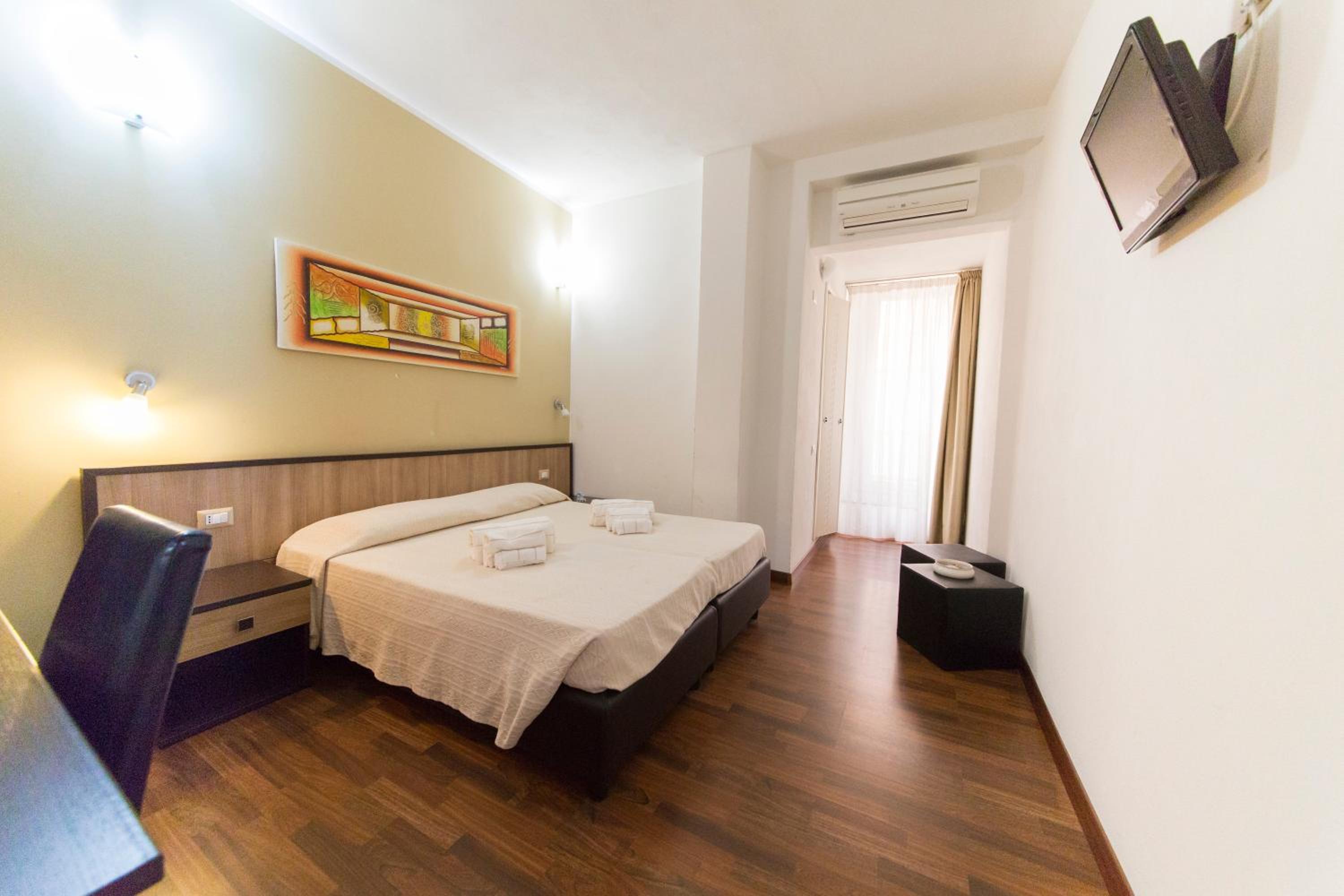 Double Room - Photo 3