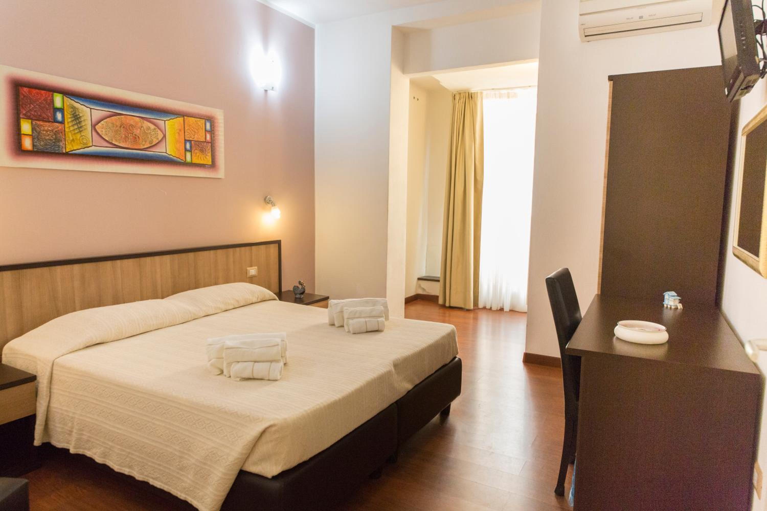 Double Room - Photo 6