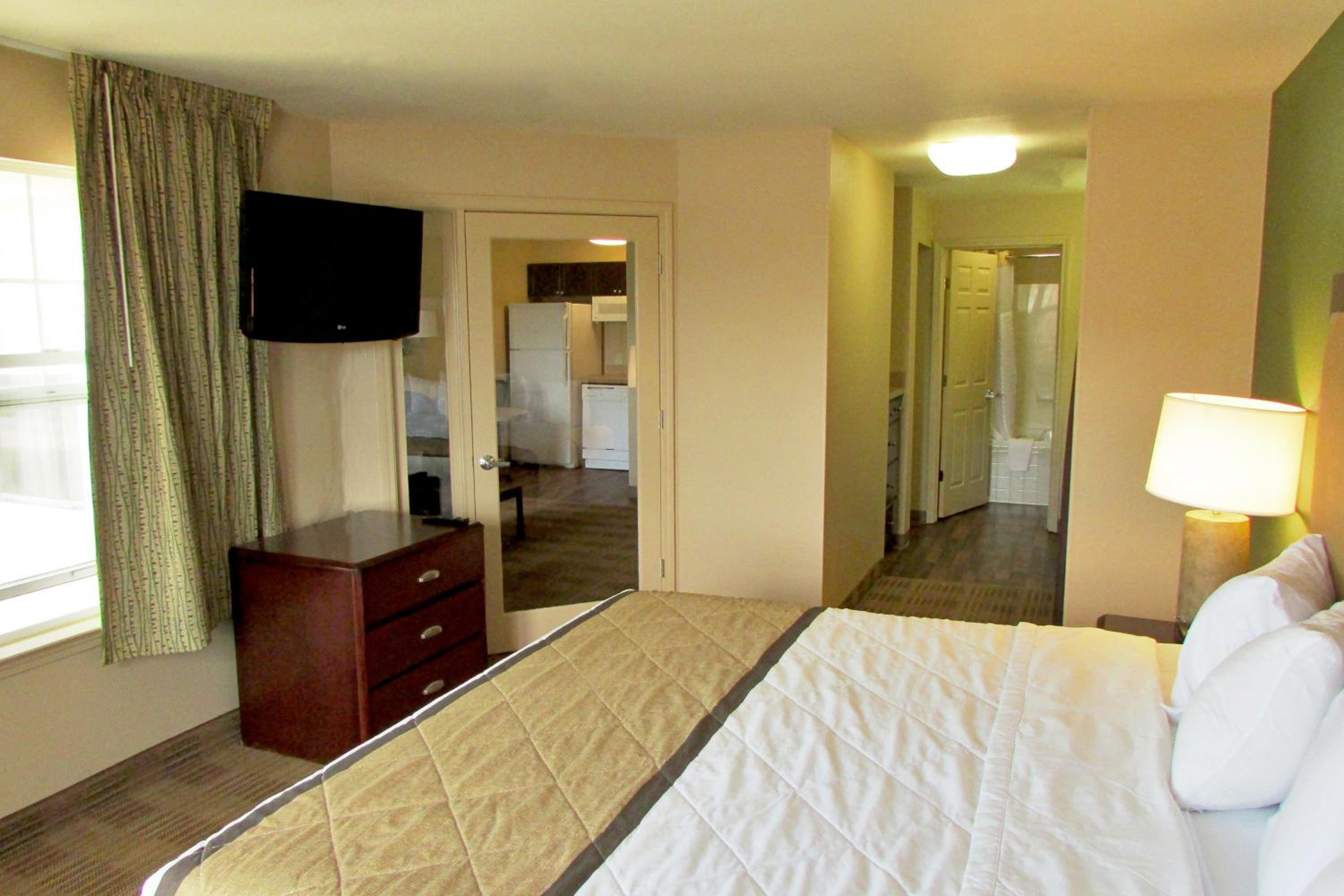 One Bedroom Suite - Non-Smoking - Photo 9