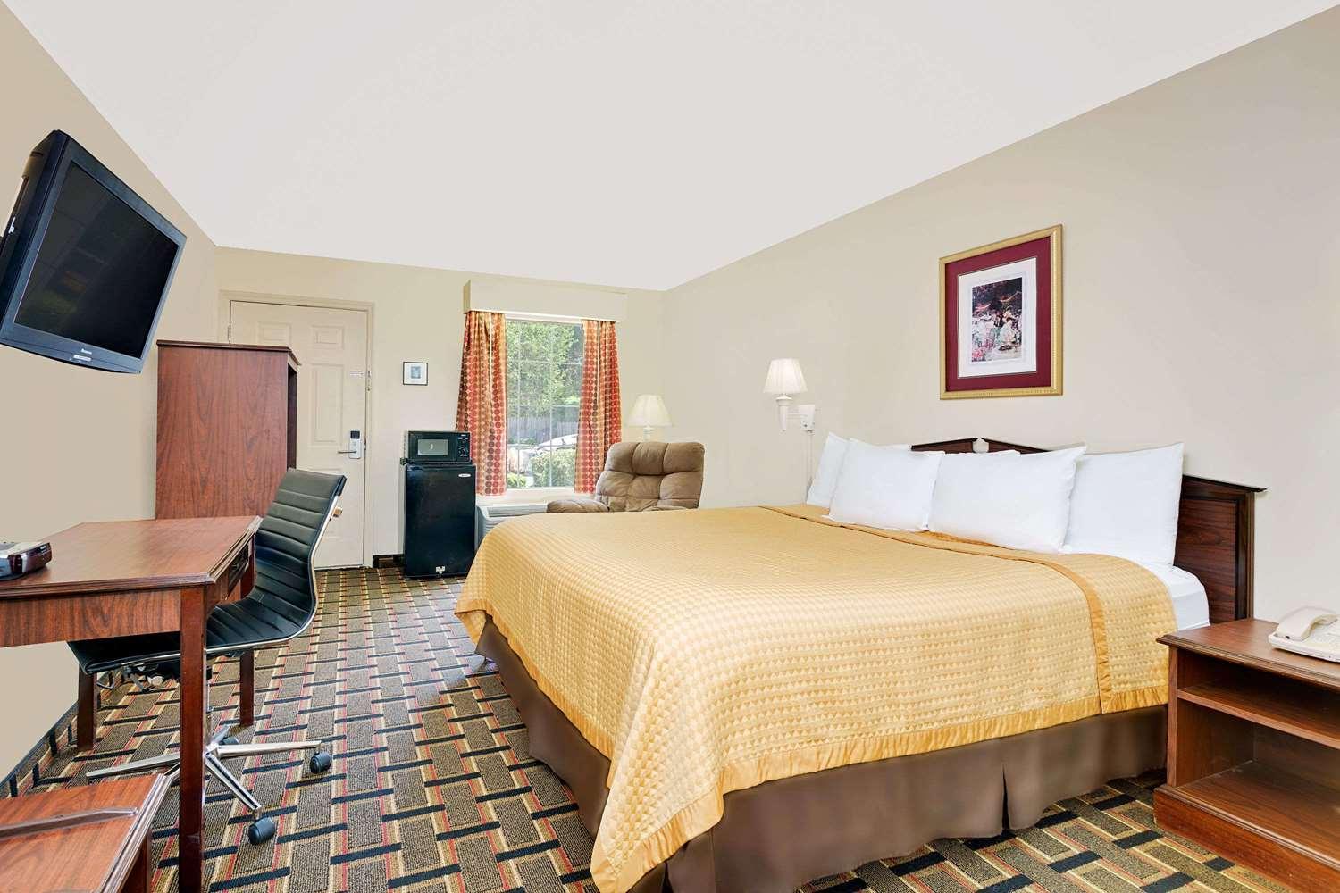 Standard King Room - Smoking - Photo 5