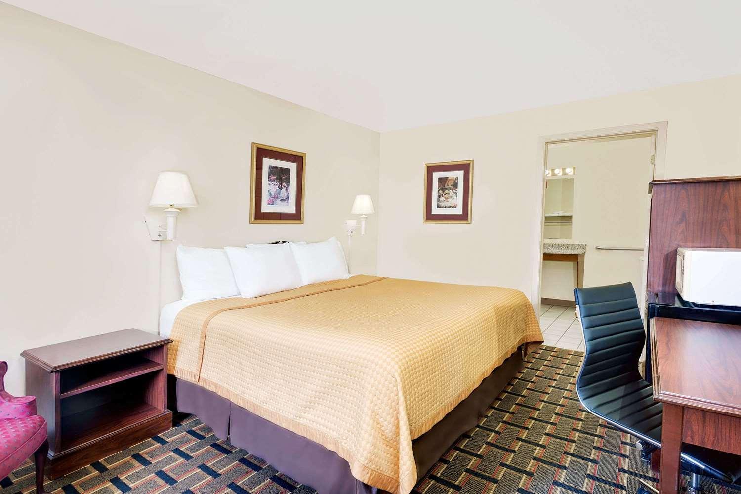 King Room - Disability Access/Non-Smoking - Photo 6