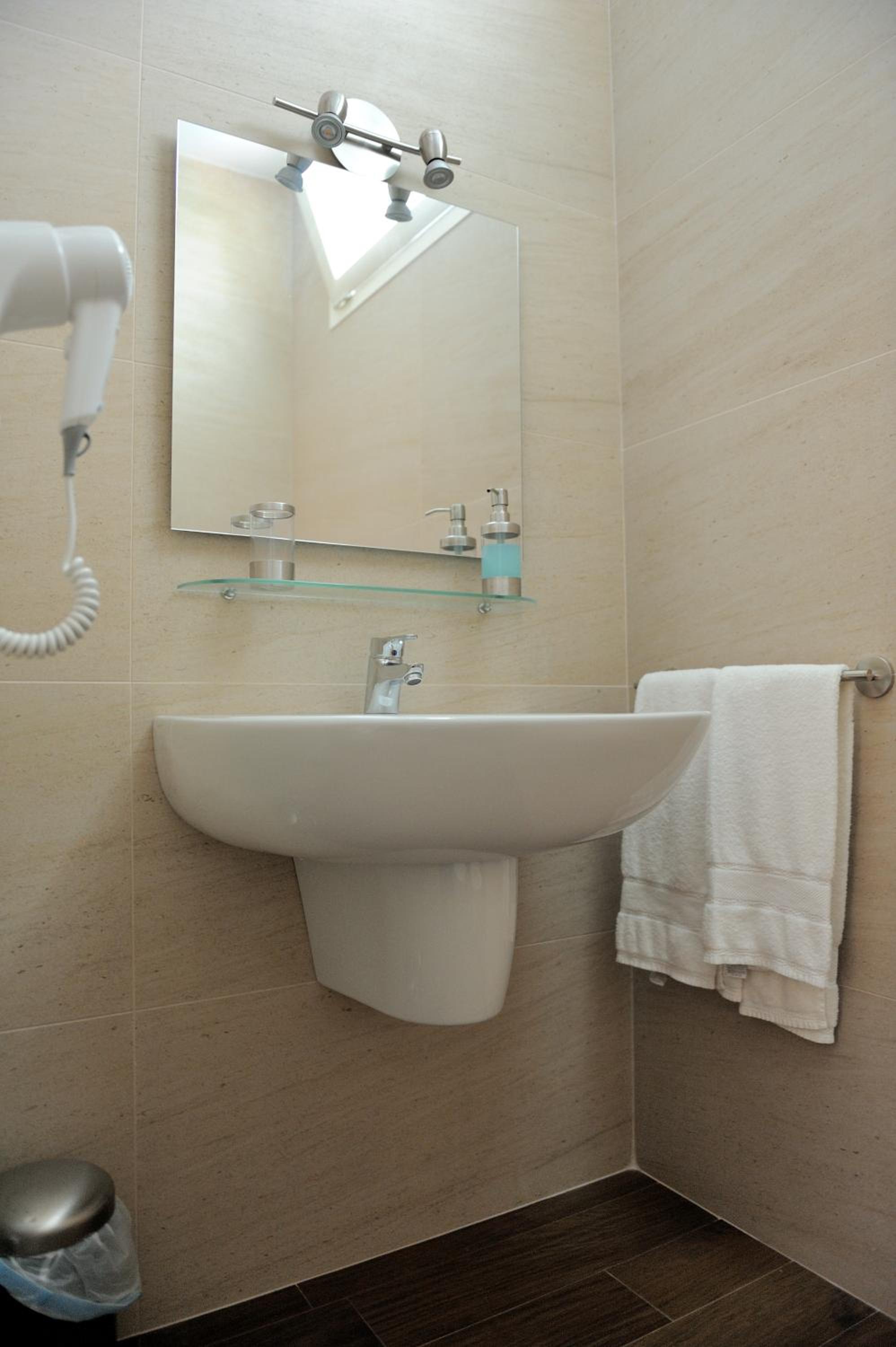 Single Room photo 2