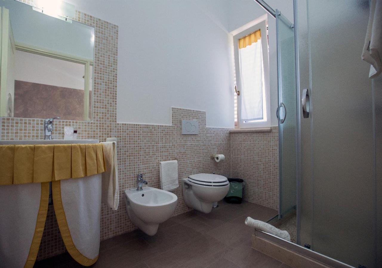 Double Room - Photo 10