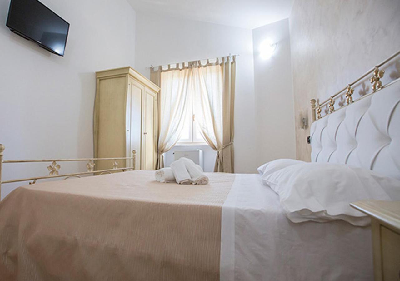 Double Room - Photo 8