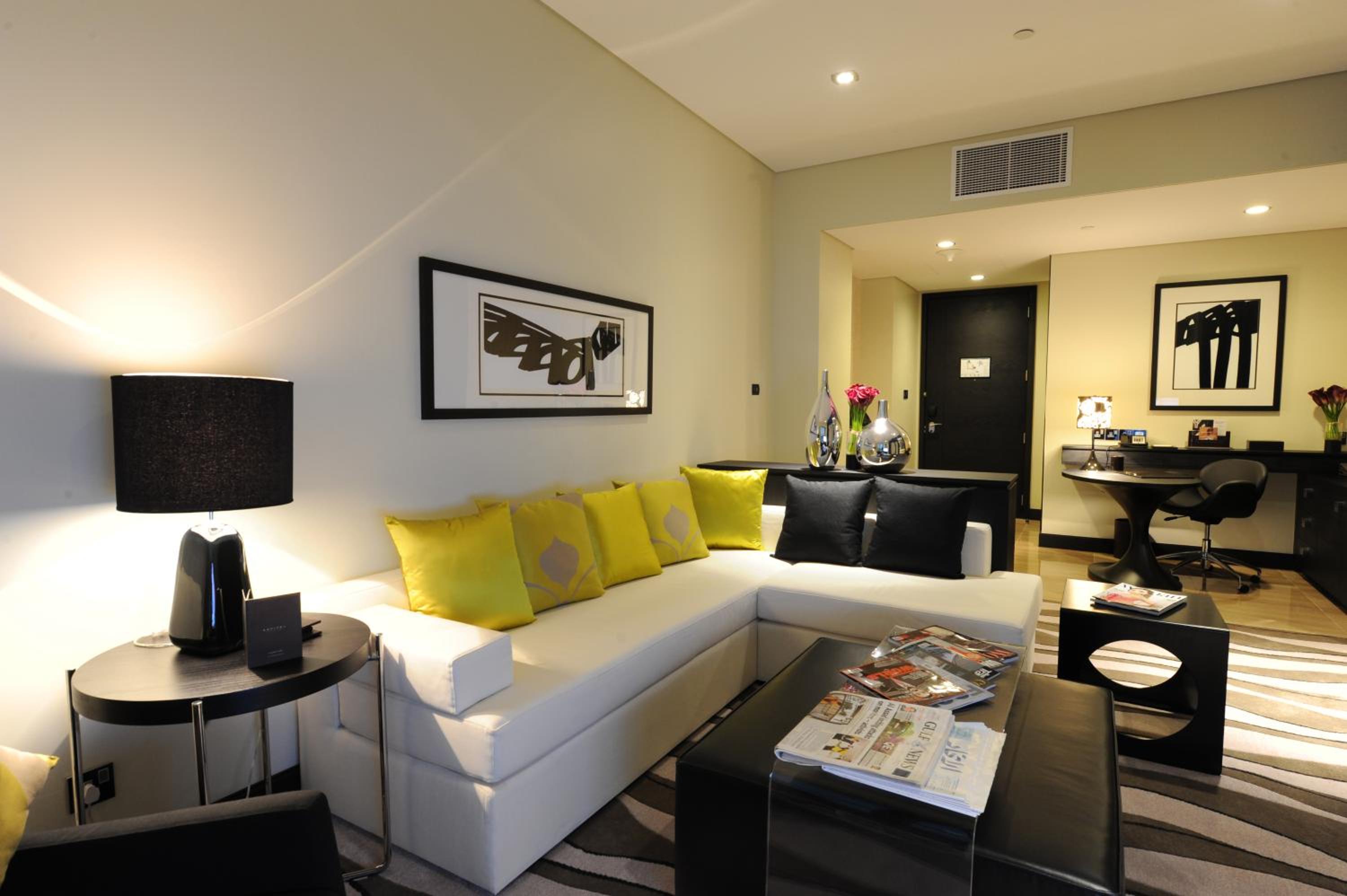 Prestige Suite with Club Access and Sea or City View — photo 8