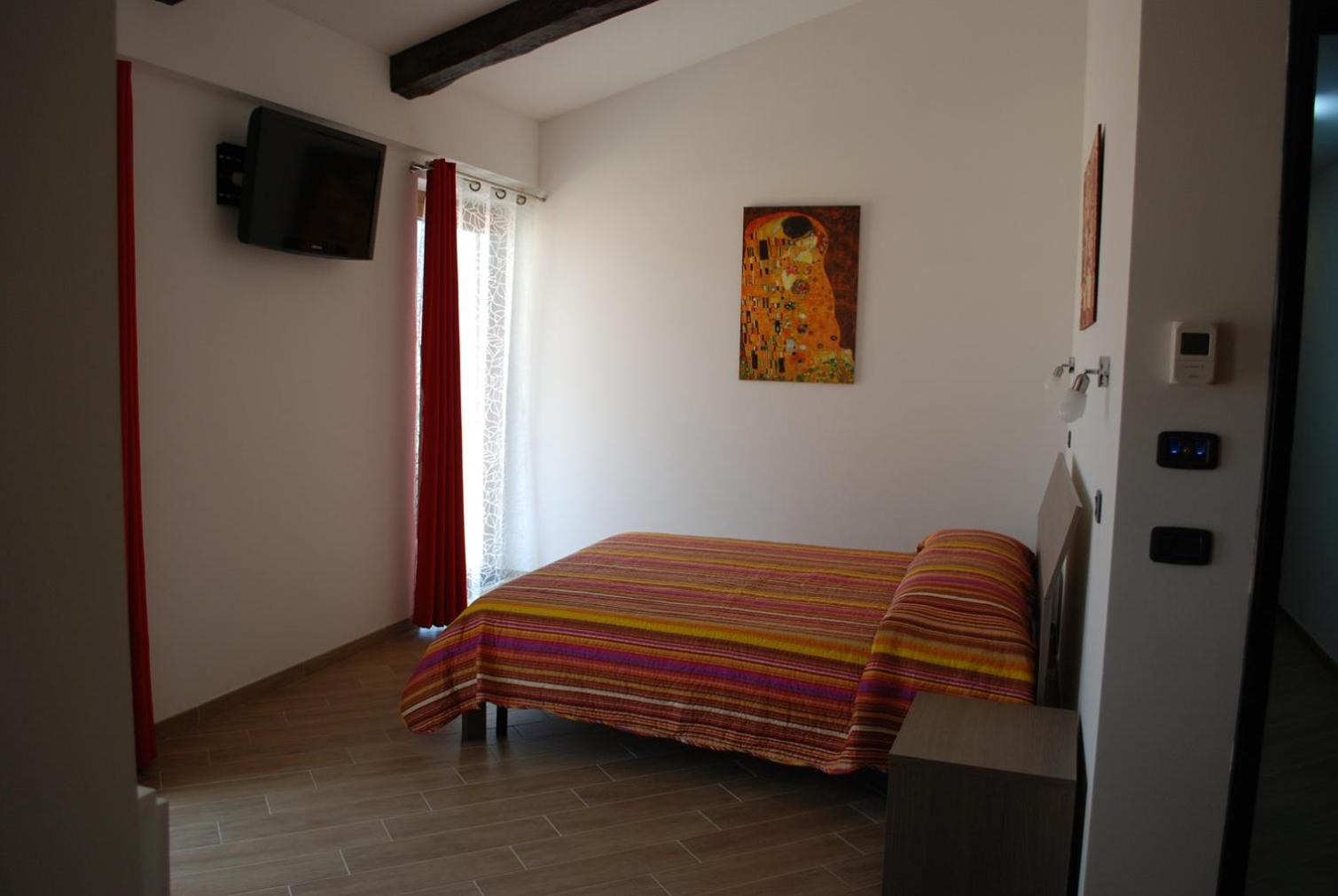 Queen Room - Photo 3