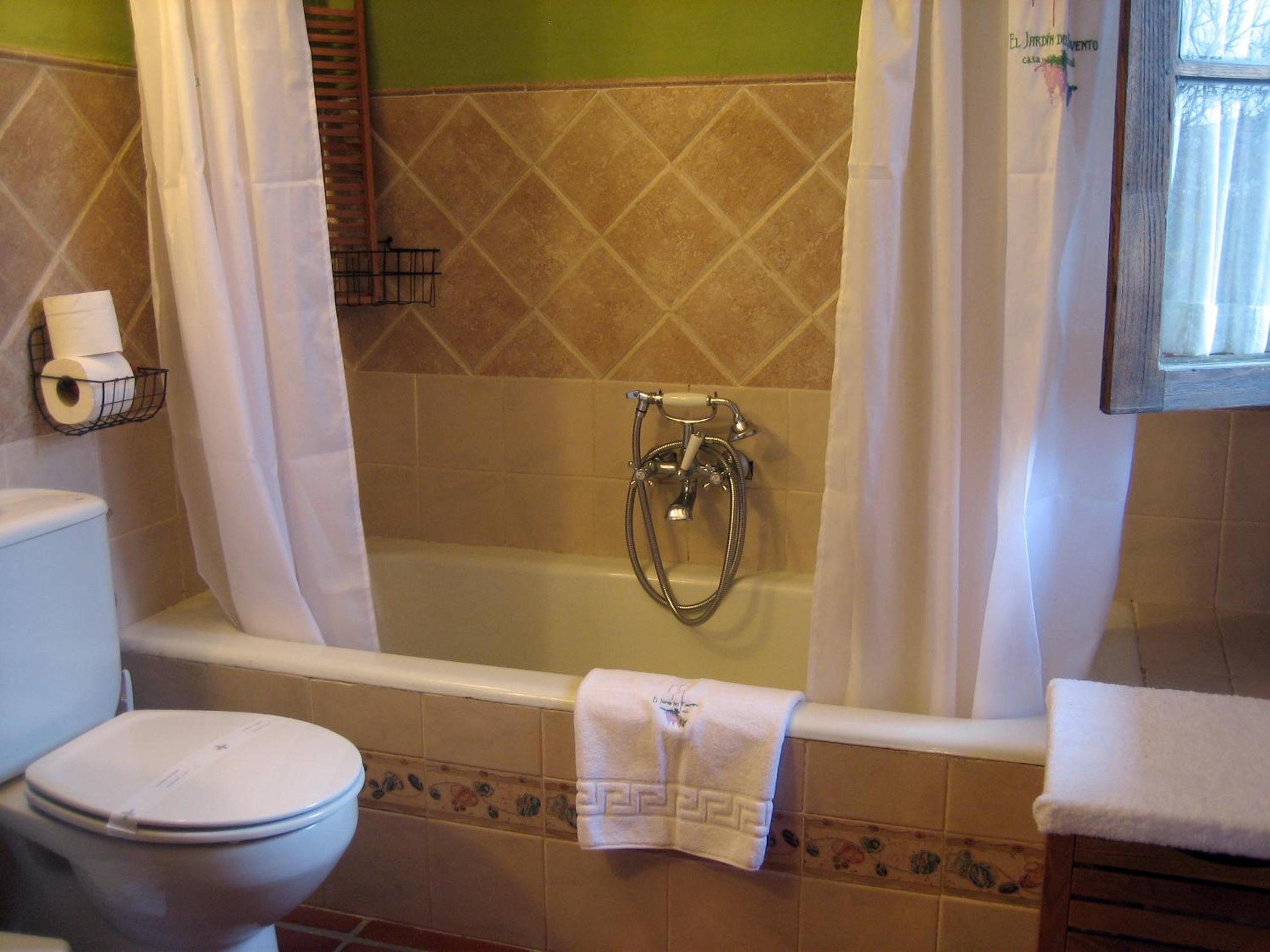 One-Bedroom Apartment (2 Adults + 2 Children) photo 2