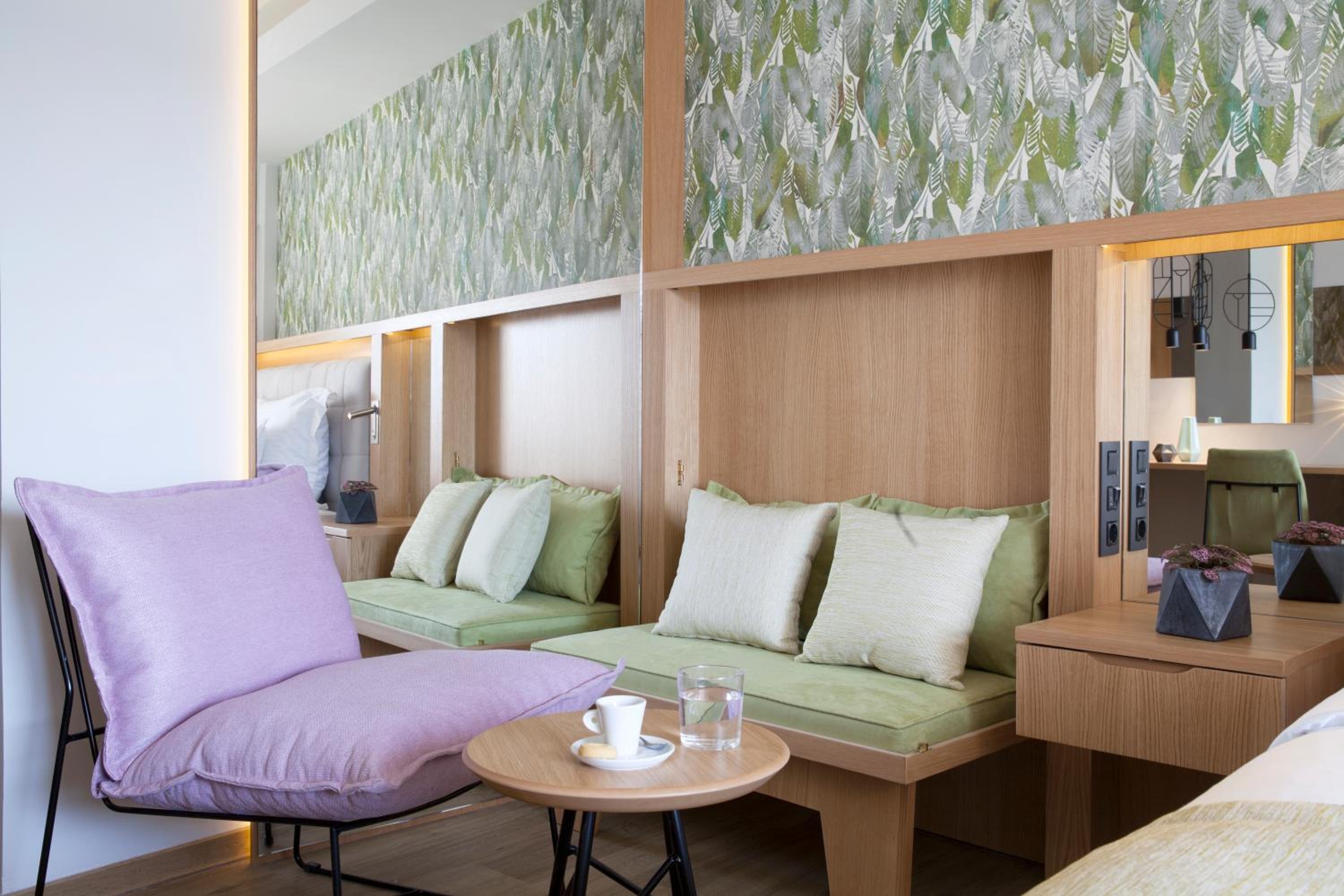 Deluxe Room with Mountain View - Photo 3