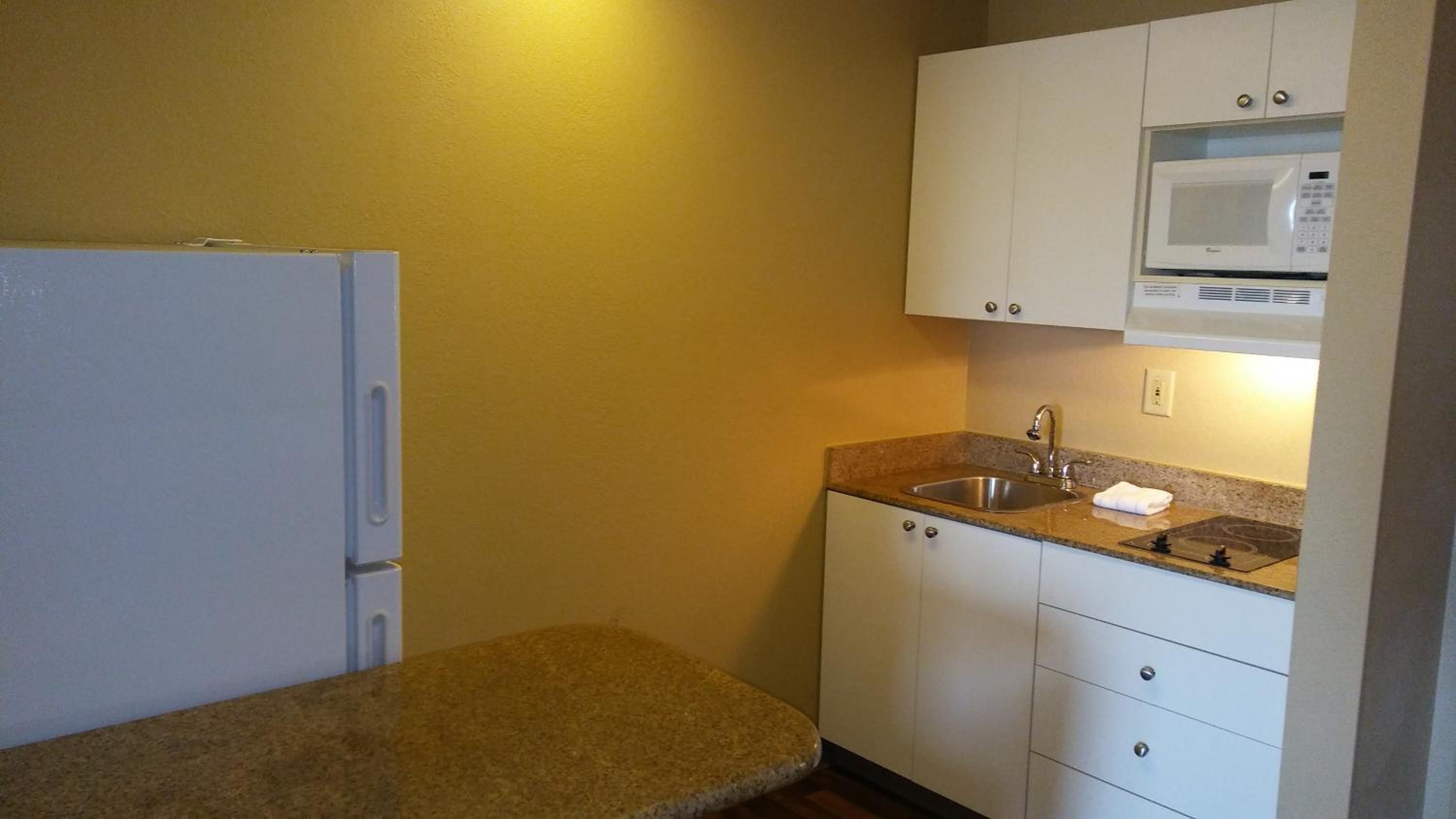 Deluxe Studio with Two Double Beds - Non-Smoking - Photo 10