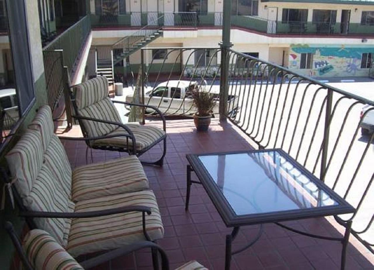 Deluxe Suite with Sea View - Nonsmoking - Photo 3