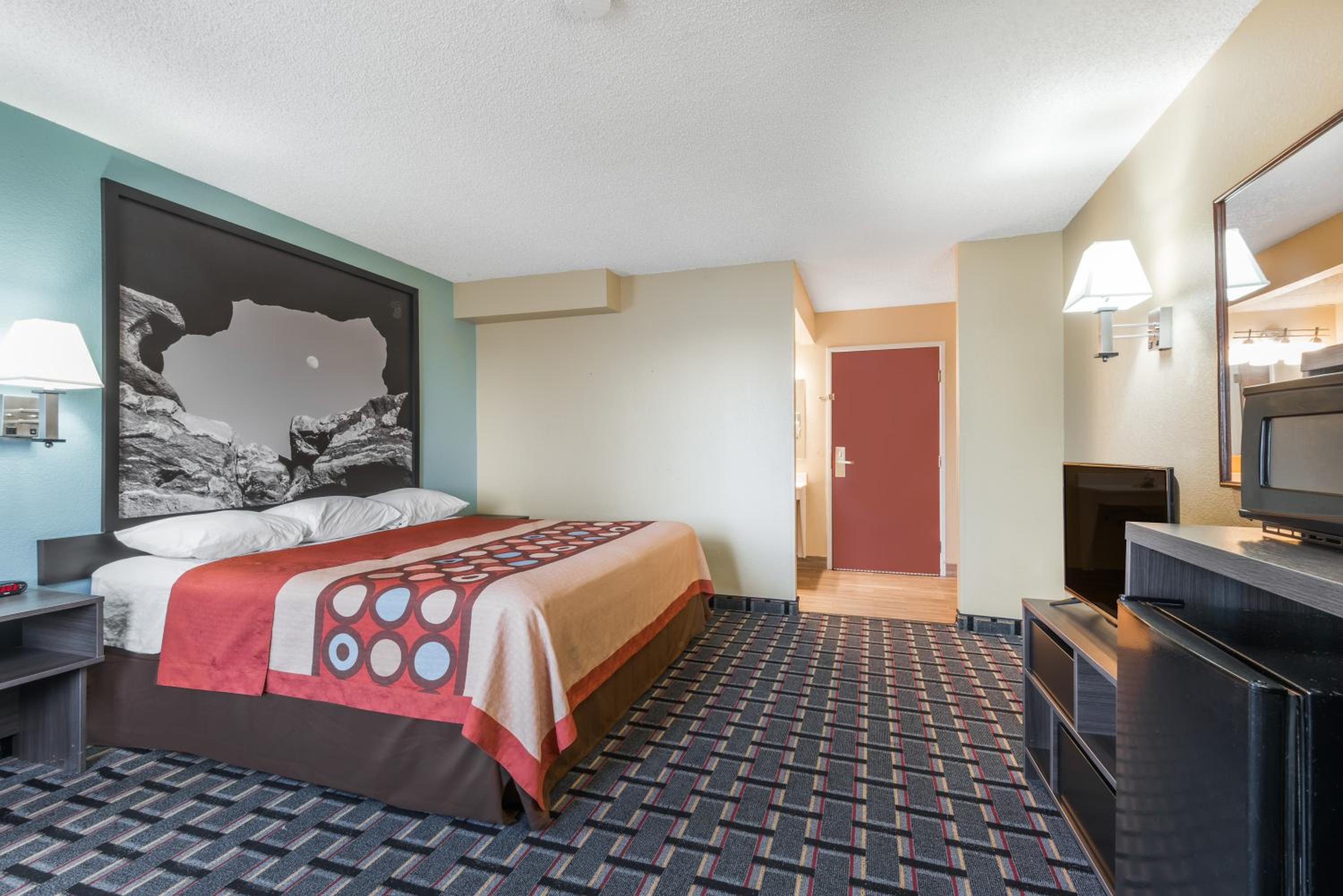 King Room - Non-Smoking - Photo 3