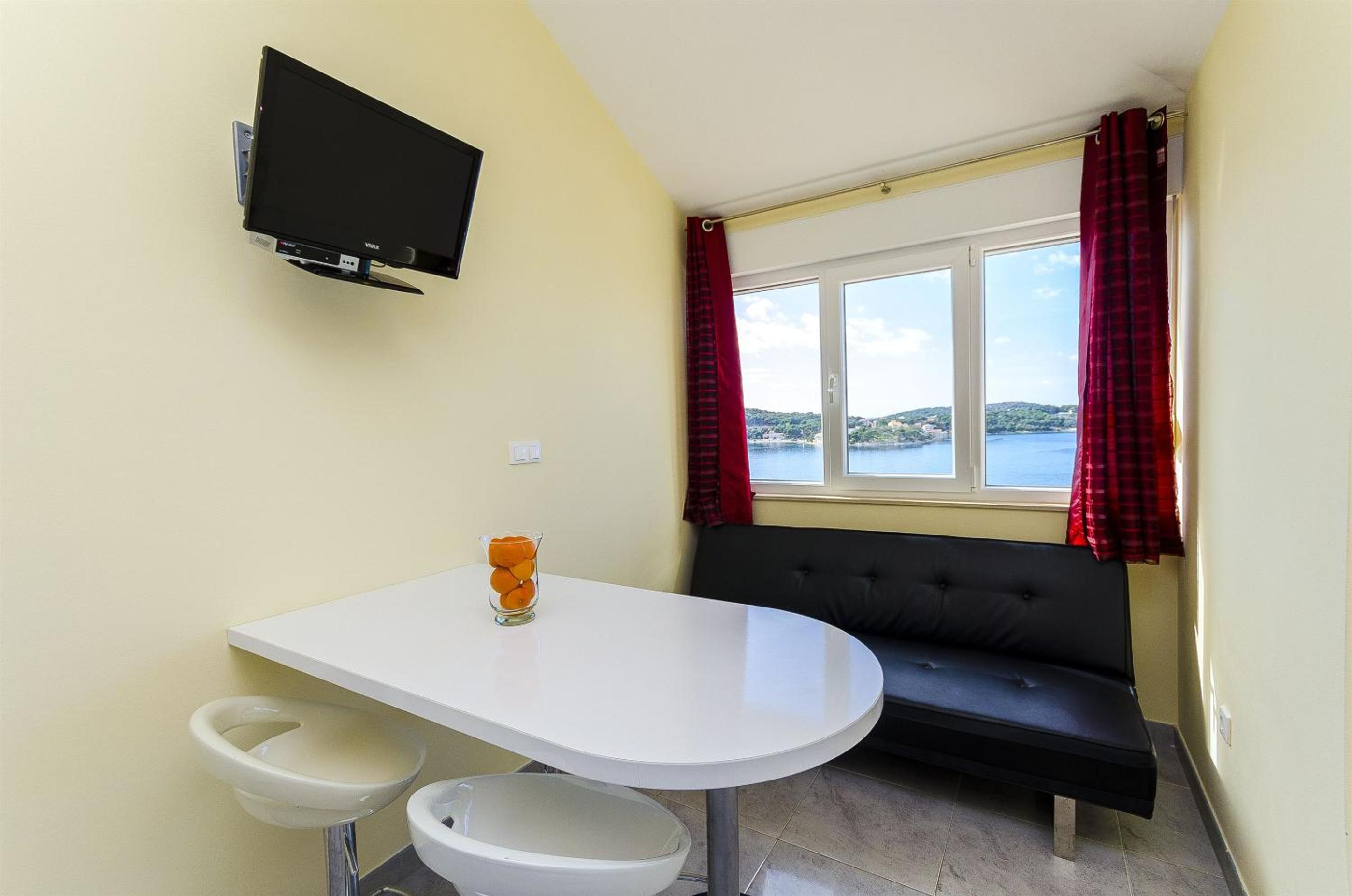 One-Bedroom Apartment with Sea View