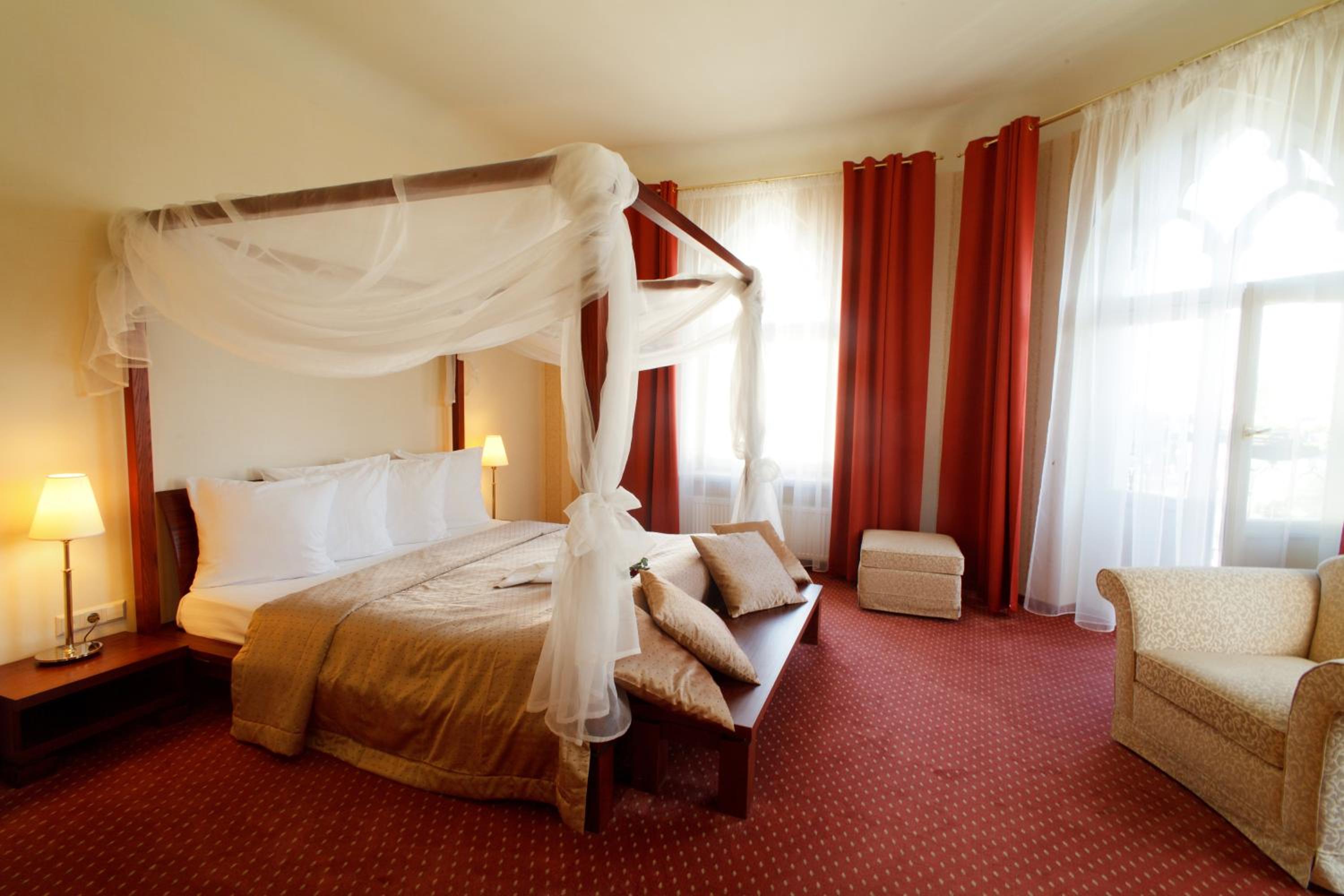 Deluxe Suite with Balcony - Photo 1