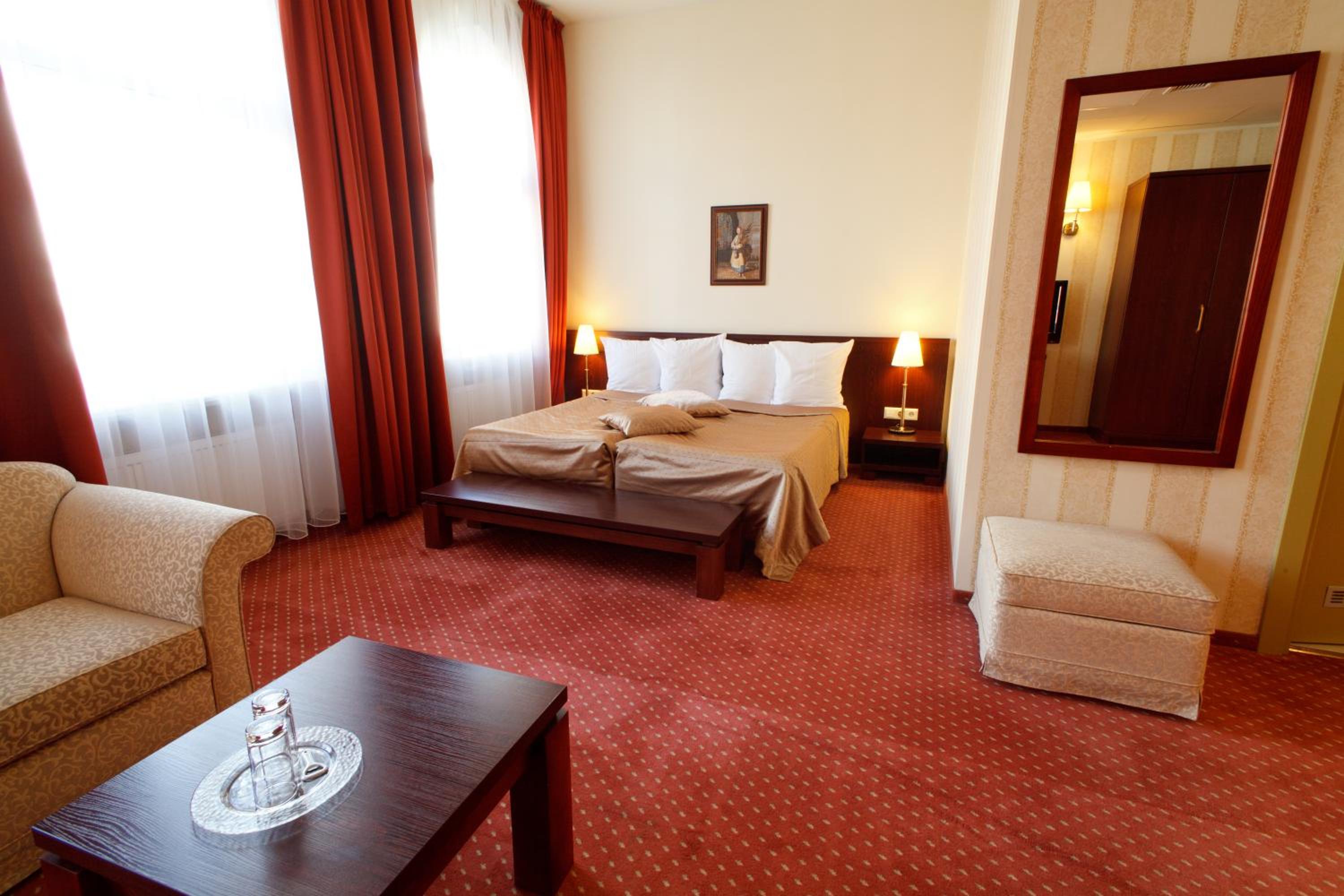 Junior Suite with Extra Bed - Photo 5