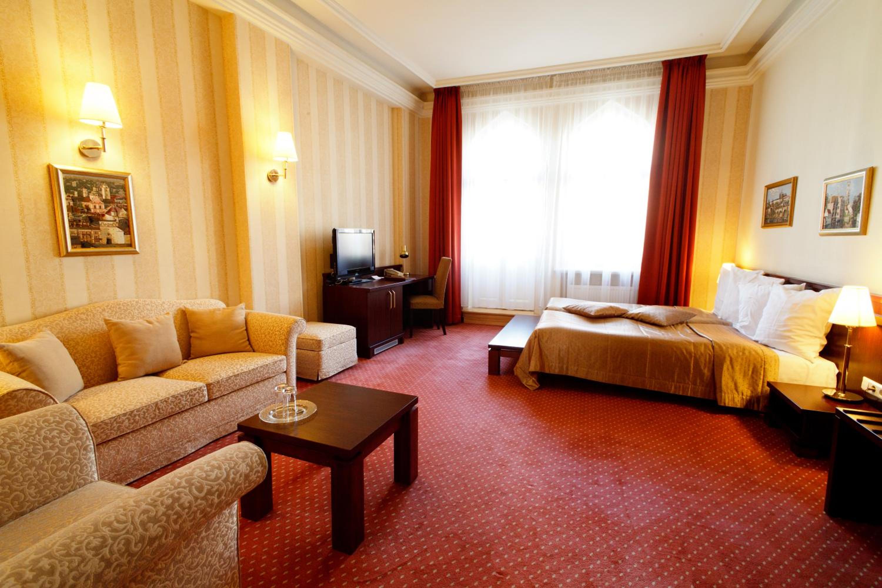 Junior Suite with Balcony - Photo 1