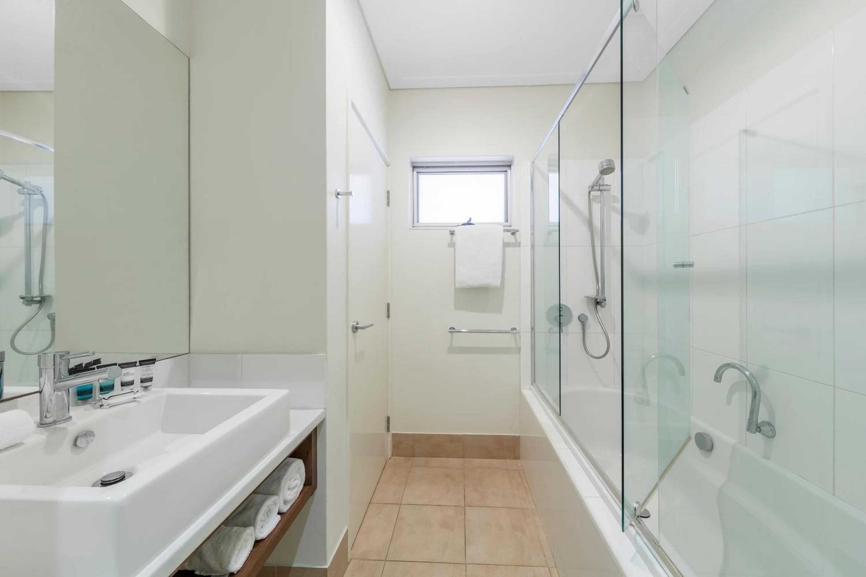 One Bedroom Apartment Long Stay photo 2
