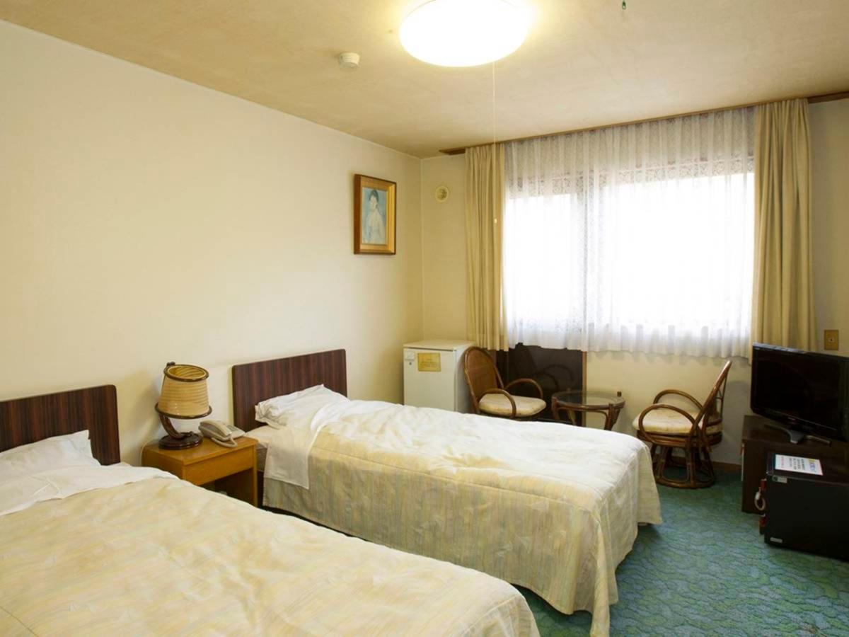 Twin Room With Mountain View - Non-Smoking - Photo 1