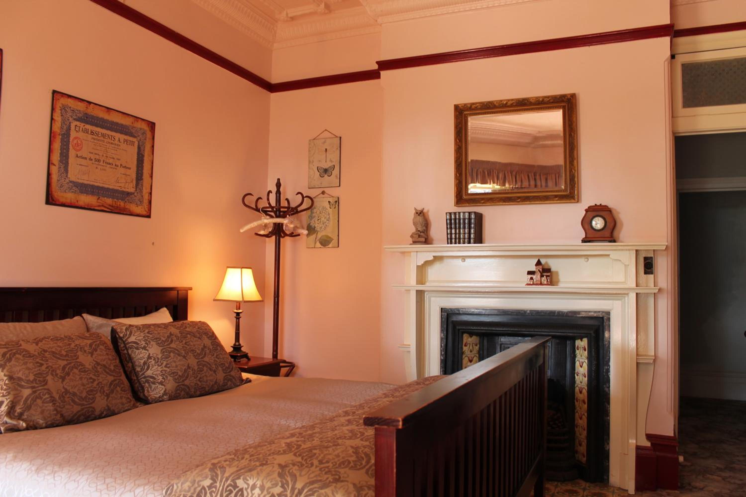 Standard King Room photo 3