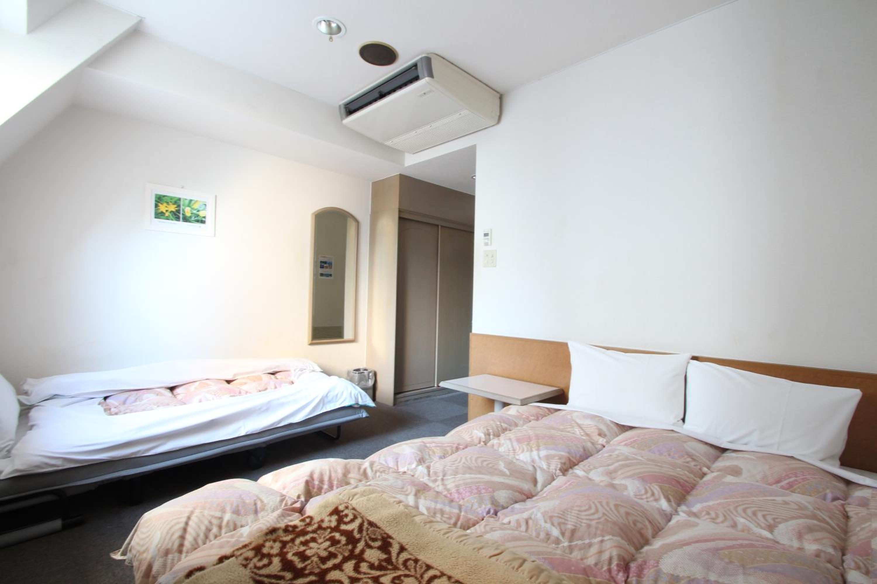 Superior Double Room with Extra Bed and Private Bathroom - Photo 6