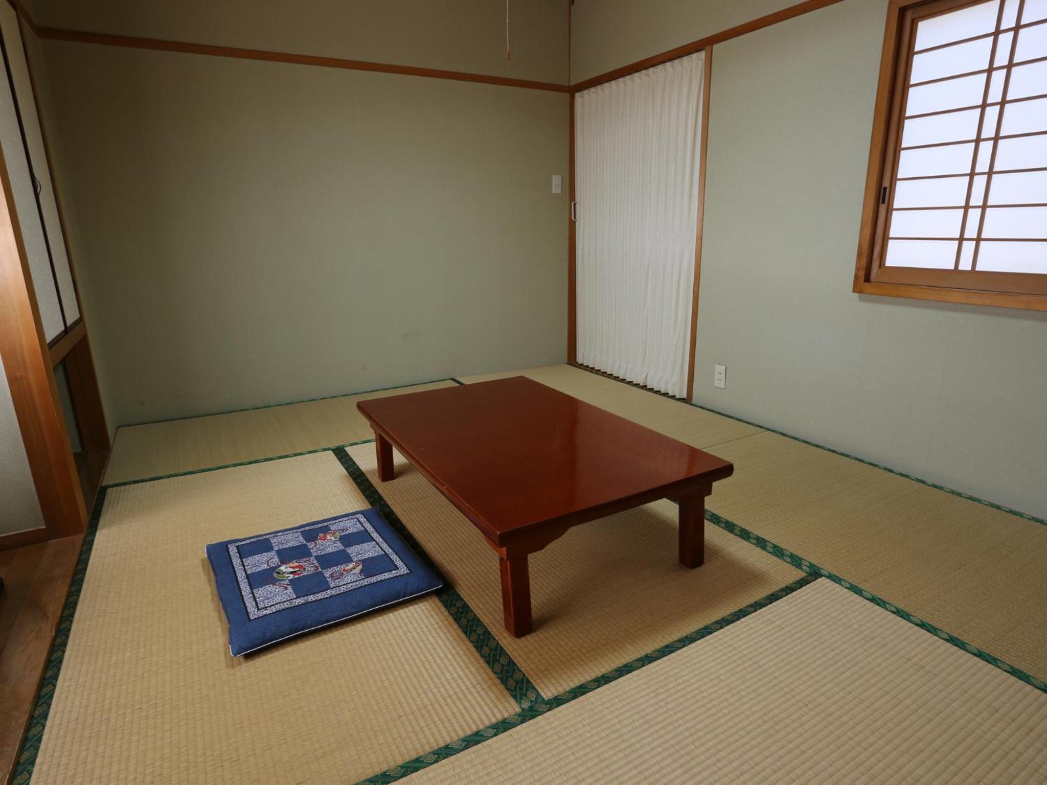 Japanese-Style Room with Shared Bathroom photo 1