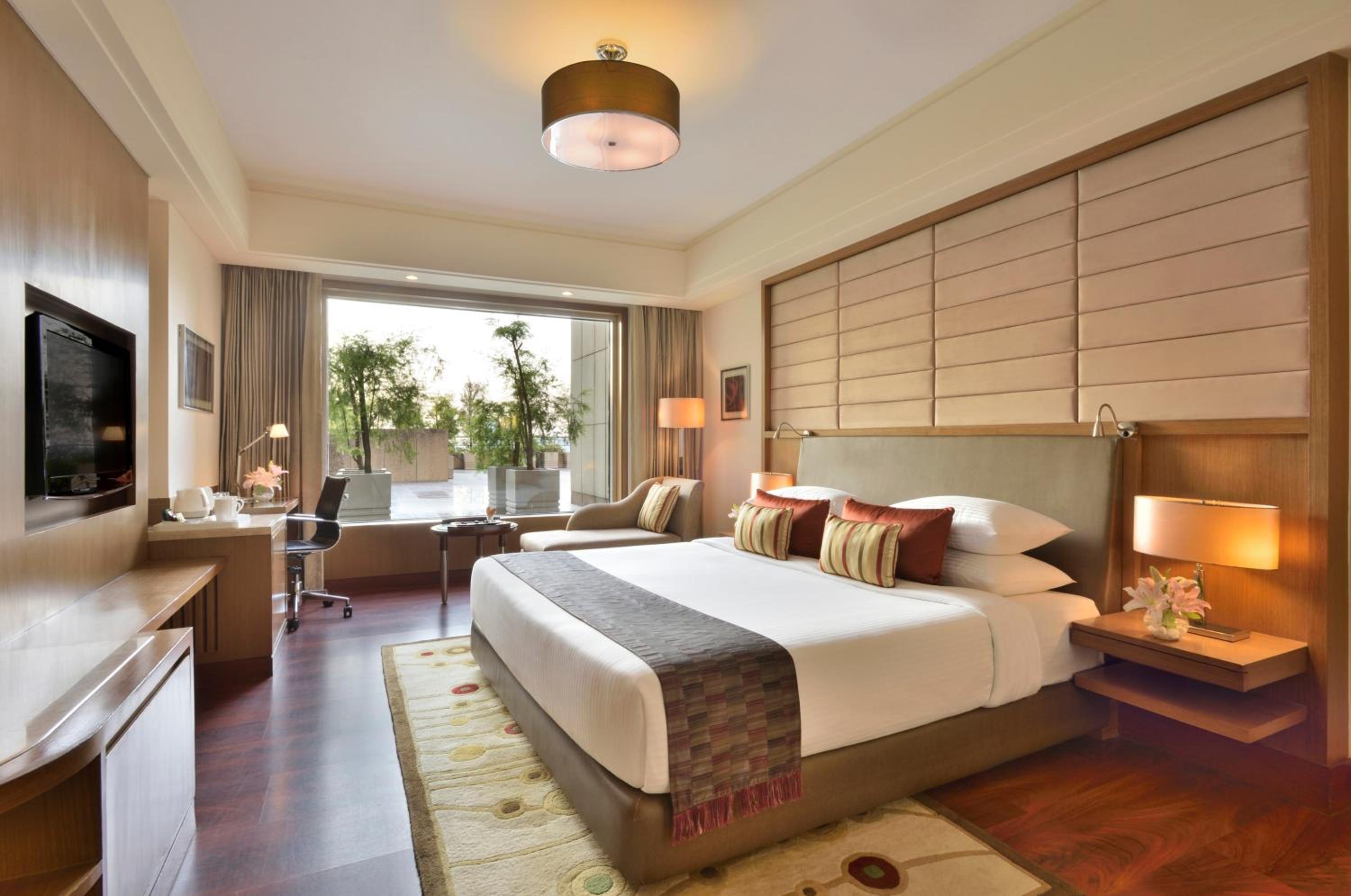 Business Double Room - 15% Discount on Food & Soft Beverage,  Hotel Credit of INR 1000 on Food and Soft Beverages in Restaurants only, , -Buy 1 get 1 free on IMFL drinks from 18:00 to 20:00 Hrs in Ethyl Bar. - Photo 7