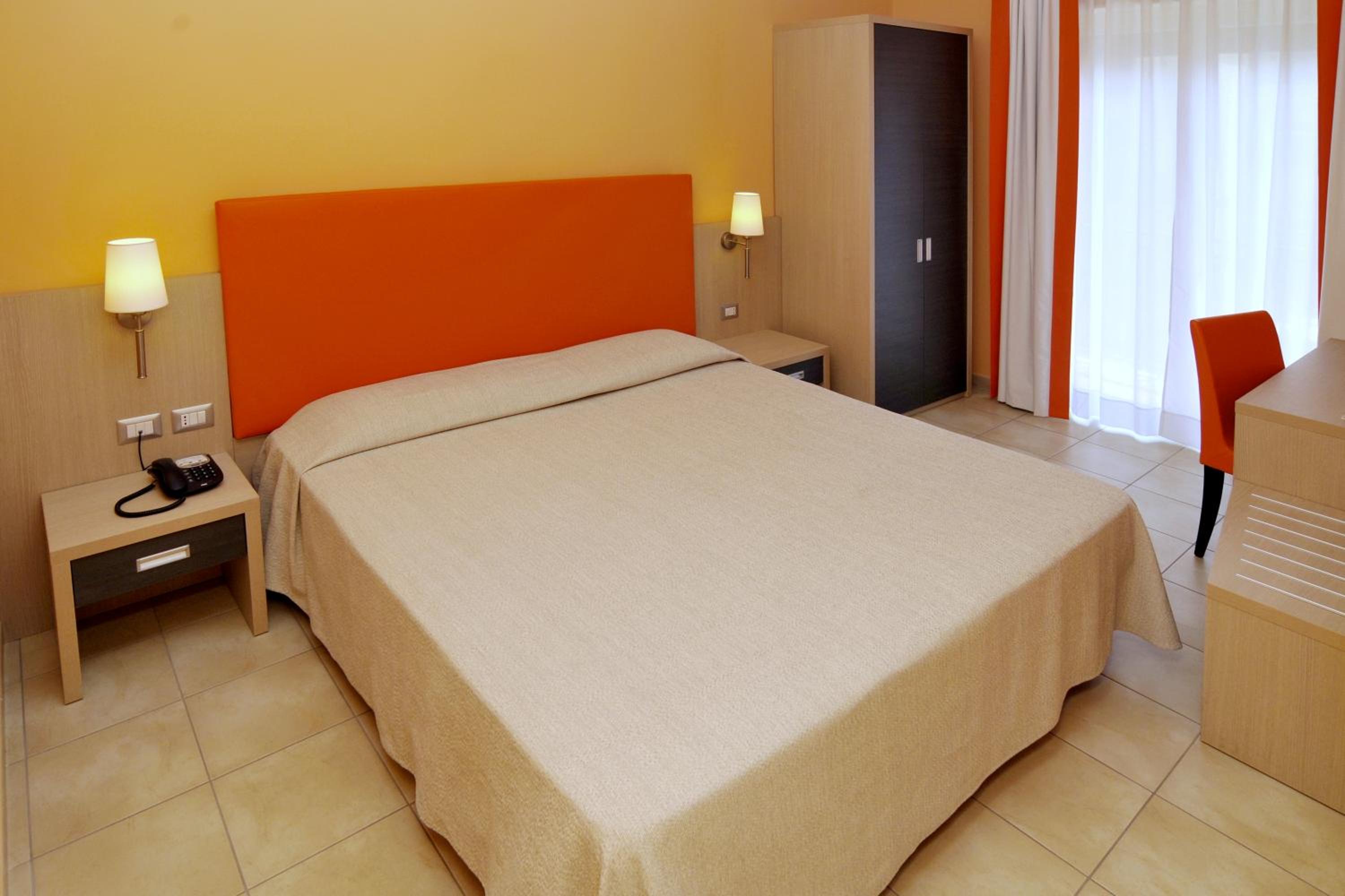 Double or Twin Room - Photo 4