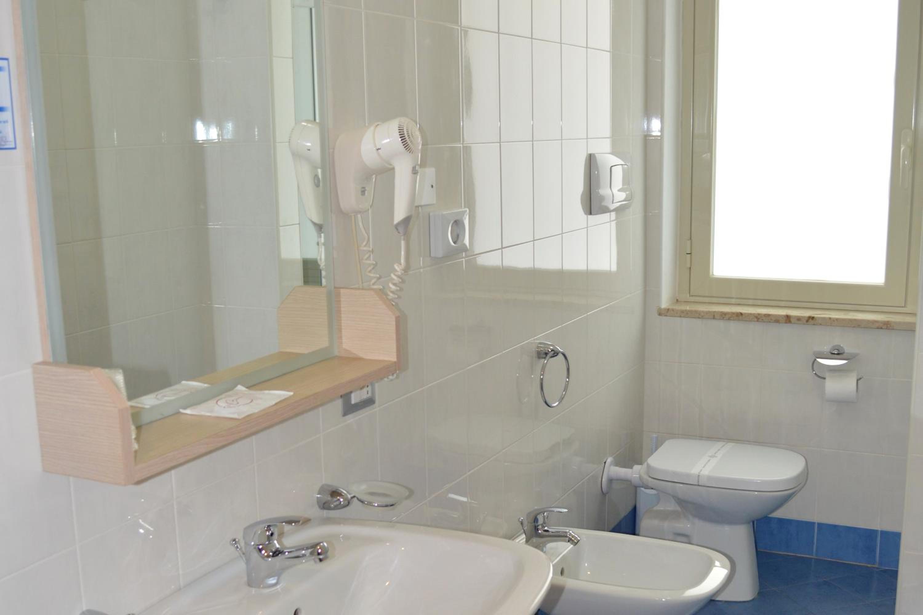 Double or Twin Room - Photo 3