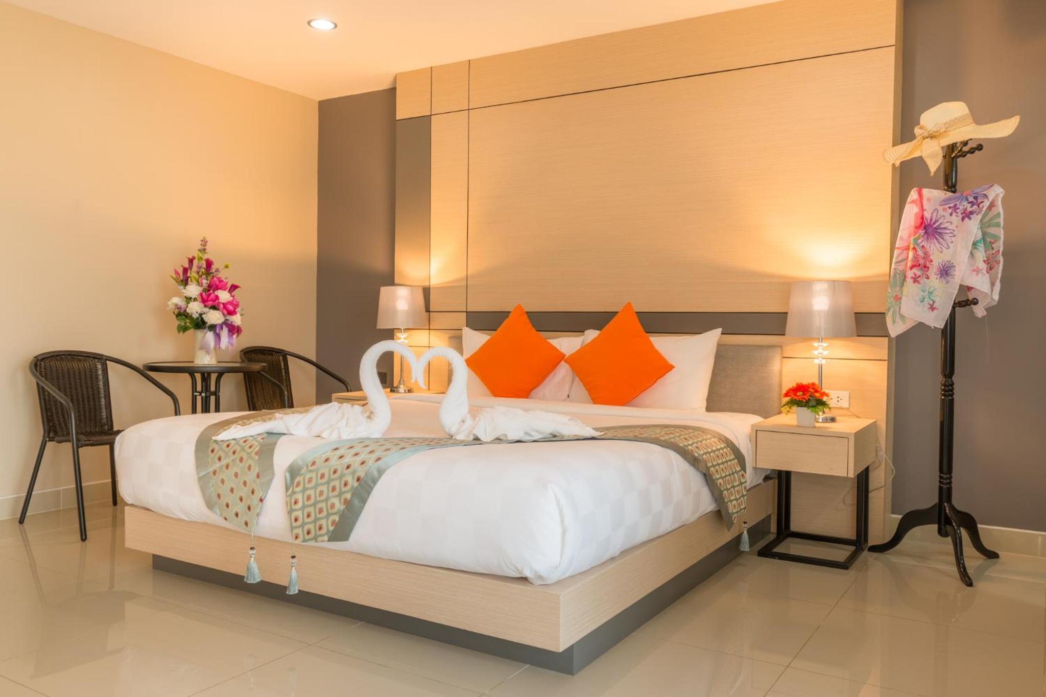 Deluxe King Room - Photo 6
