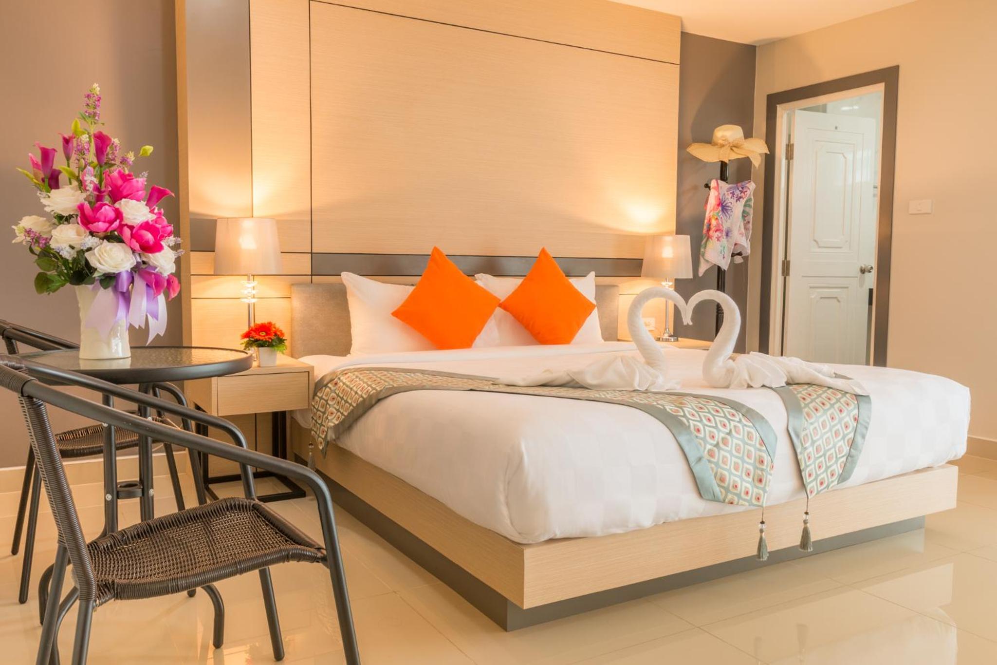 Deluxe King Room - Photo 5