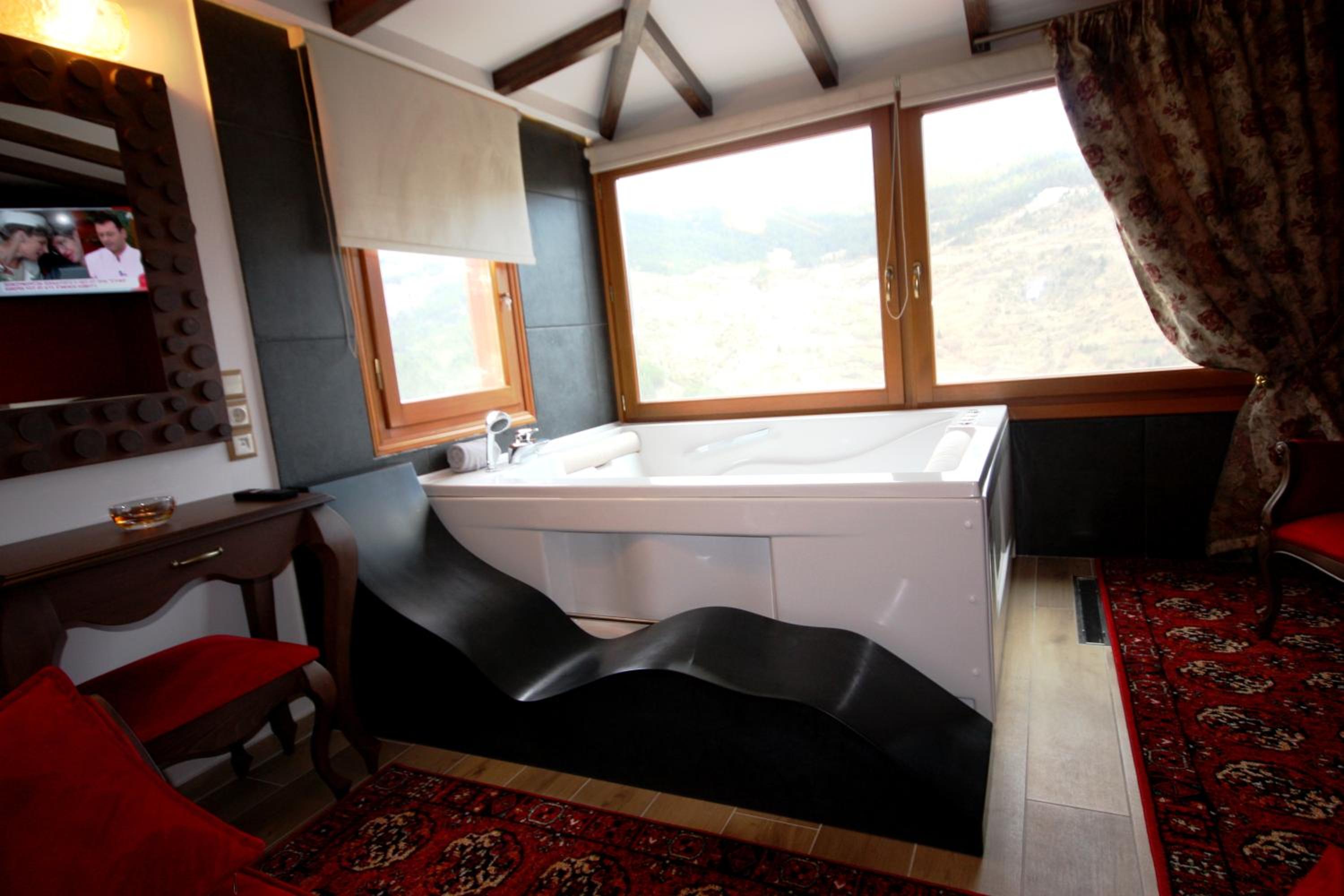 Presidential Spa Suite photo 2
