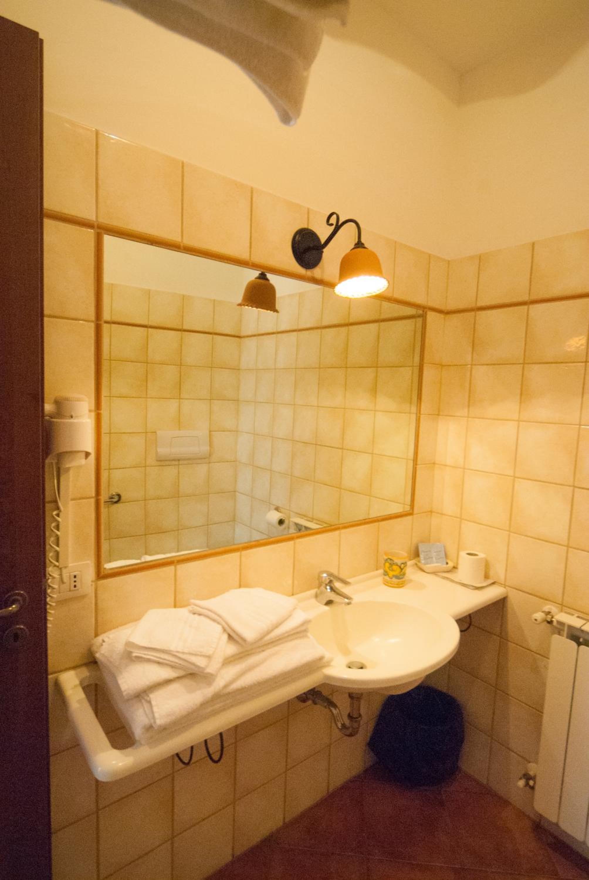 Triple Room with Private Bathroom photo 2