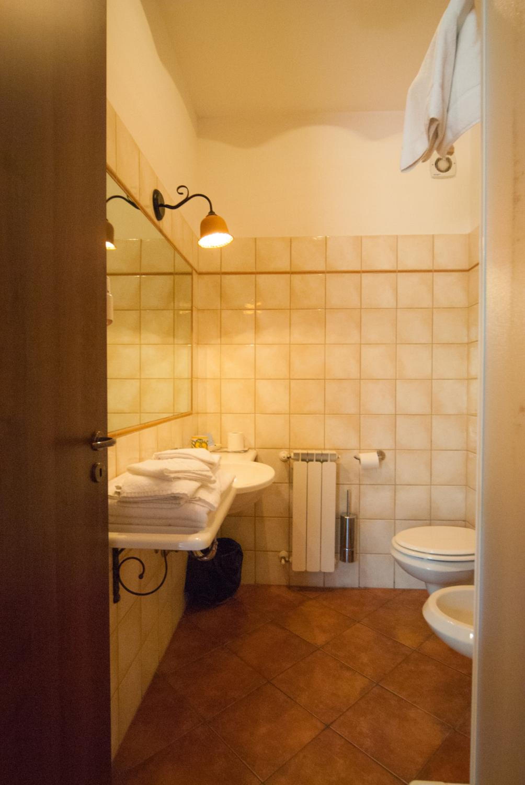 Triple Room with Private Bathroom photo 3