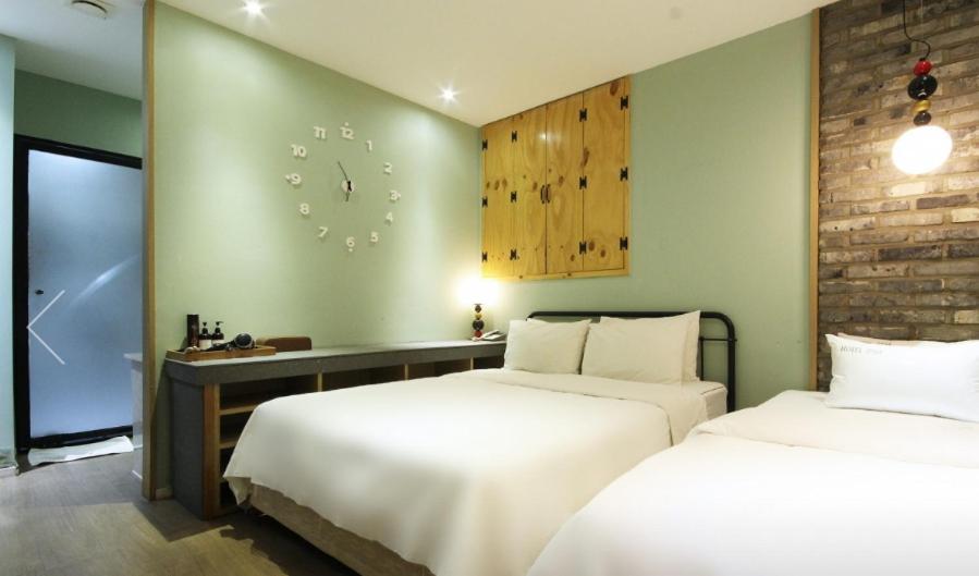 Standard Twin Room - Photo 7