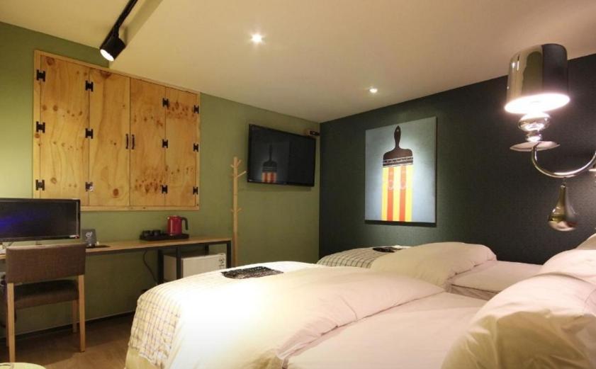 Standard Twin Room - Photo 5