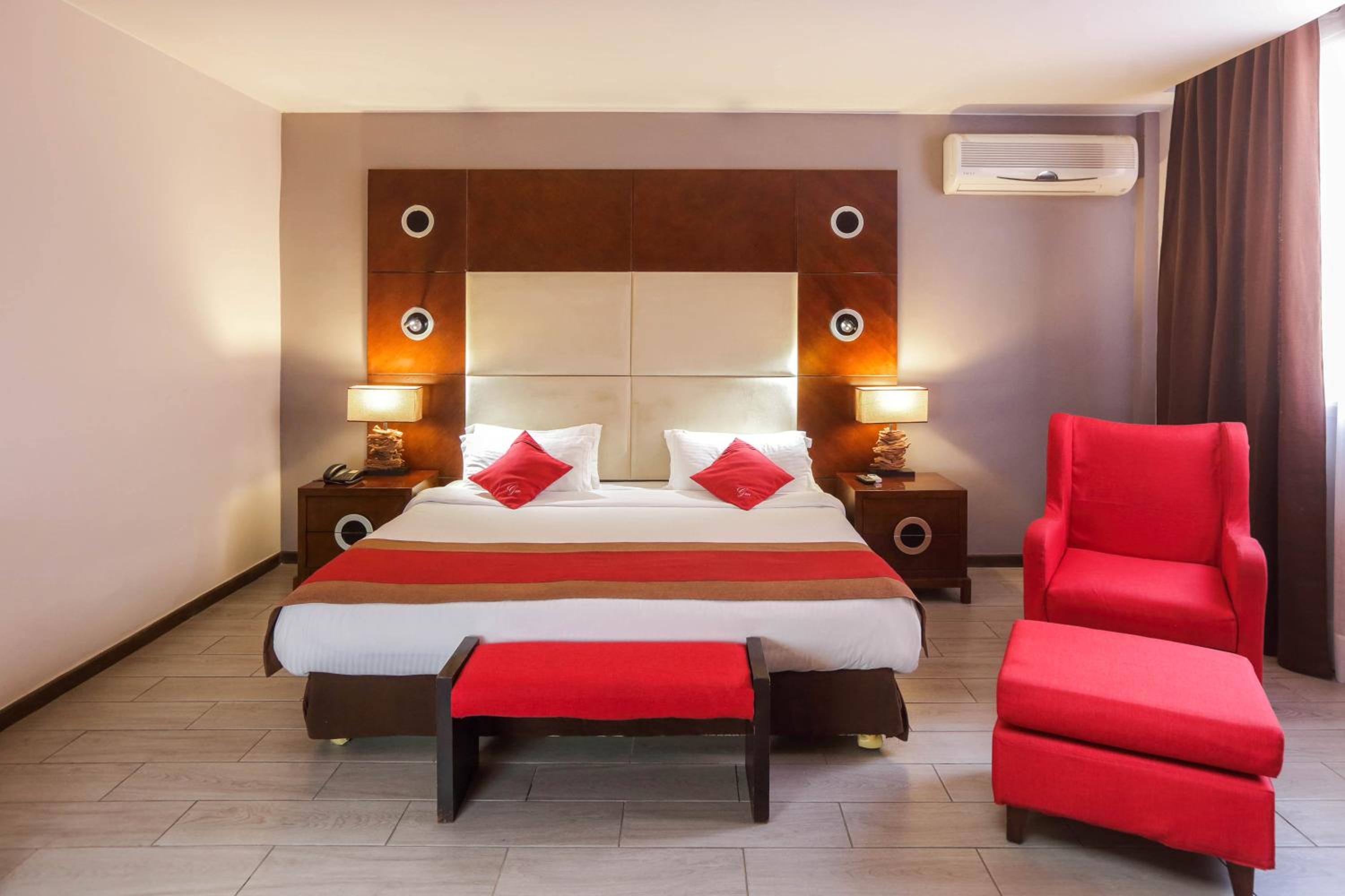 Senior Suite with Club Lounge Access