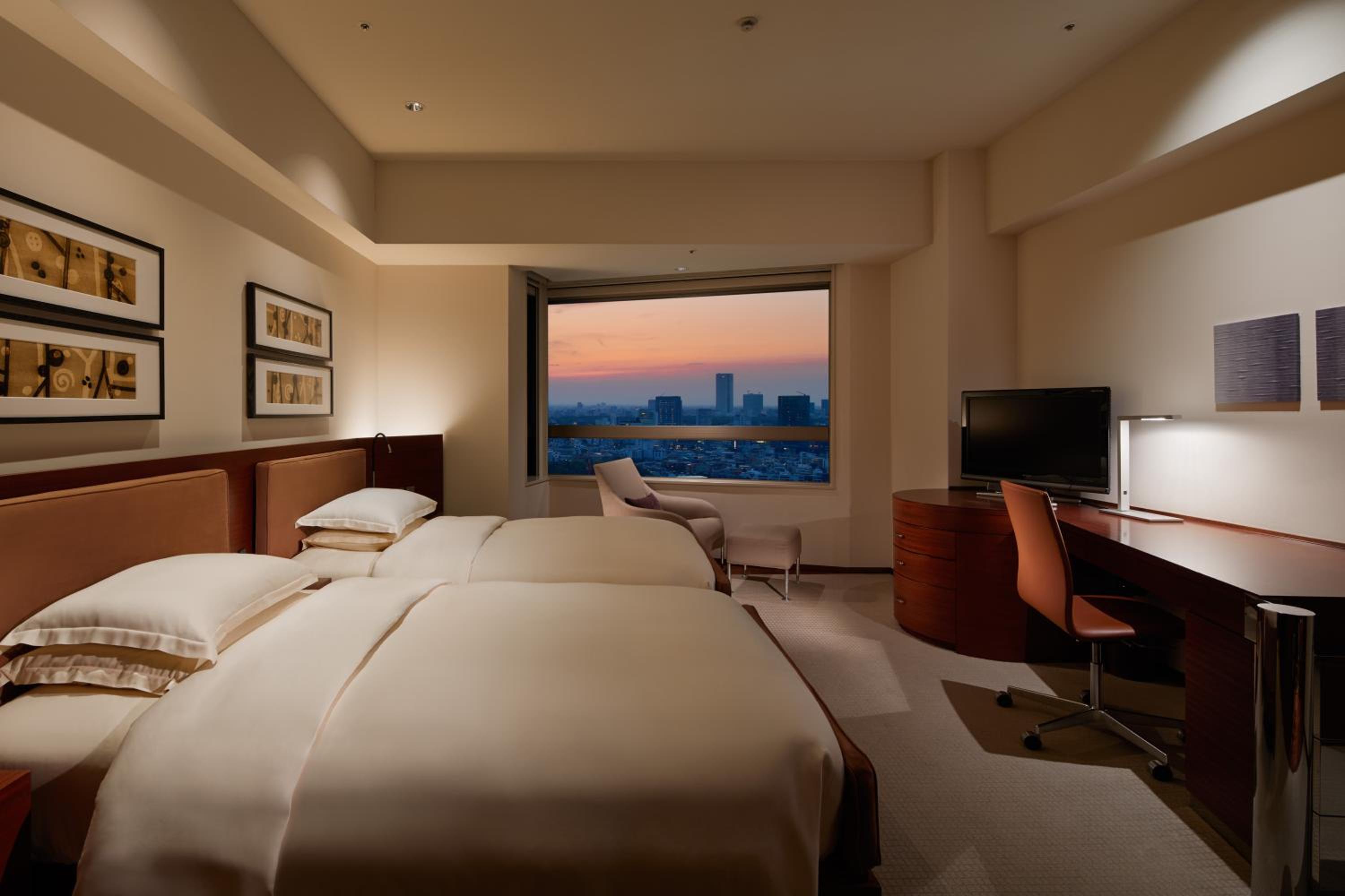 Twin Room - Club Access - Photo 8