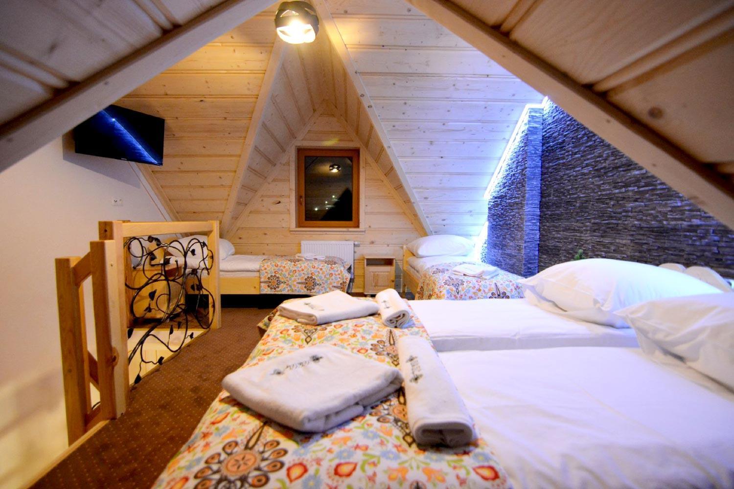6-Bed Mixed Dormitory Room photo 1