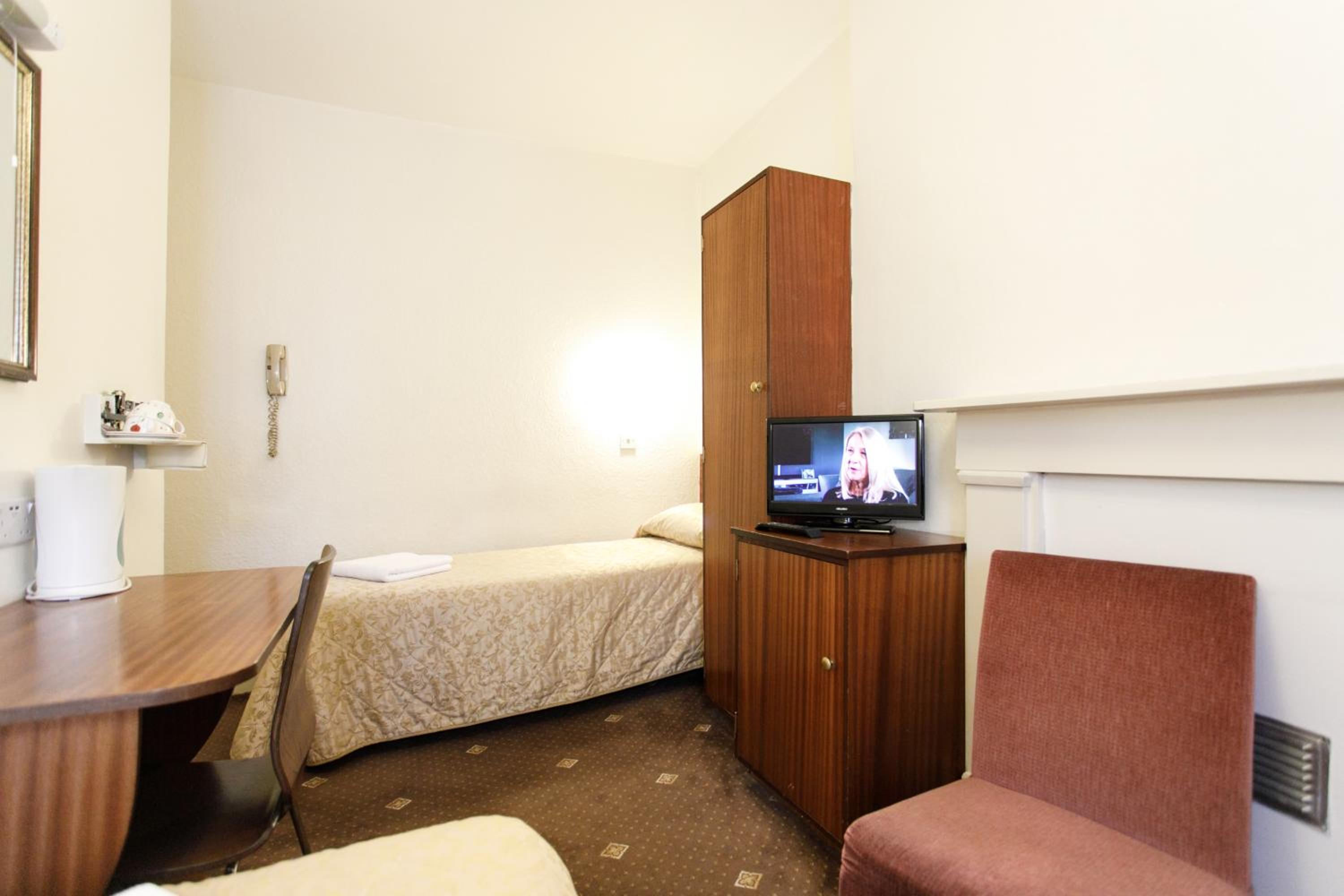 Twin Room with Shared Bathroom photo 3